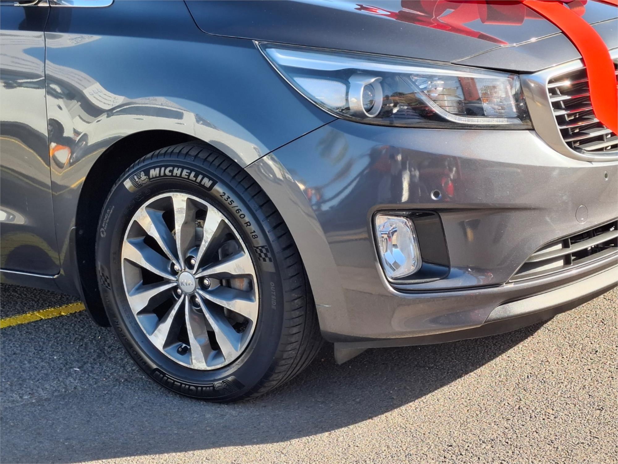 2015 KIA CARNIVAL YP MY15 SLi 6 SP AUTOMATIC 4D WAGON