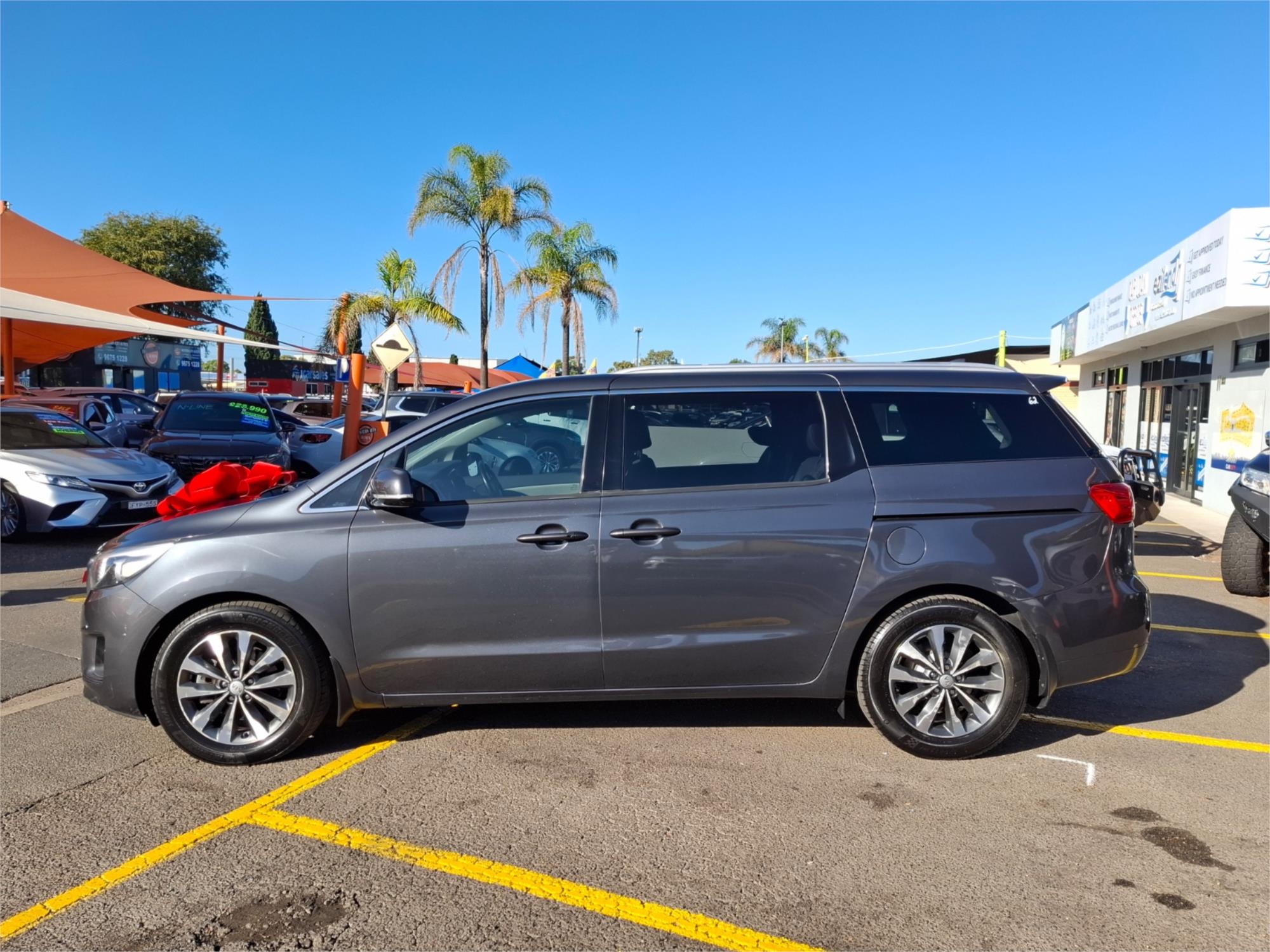 2015 KIA CARNIVAL YP MY15 SLi 6 SP AUTOMATIC 4D WAGON