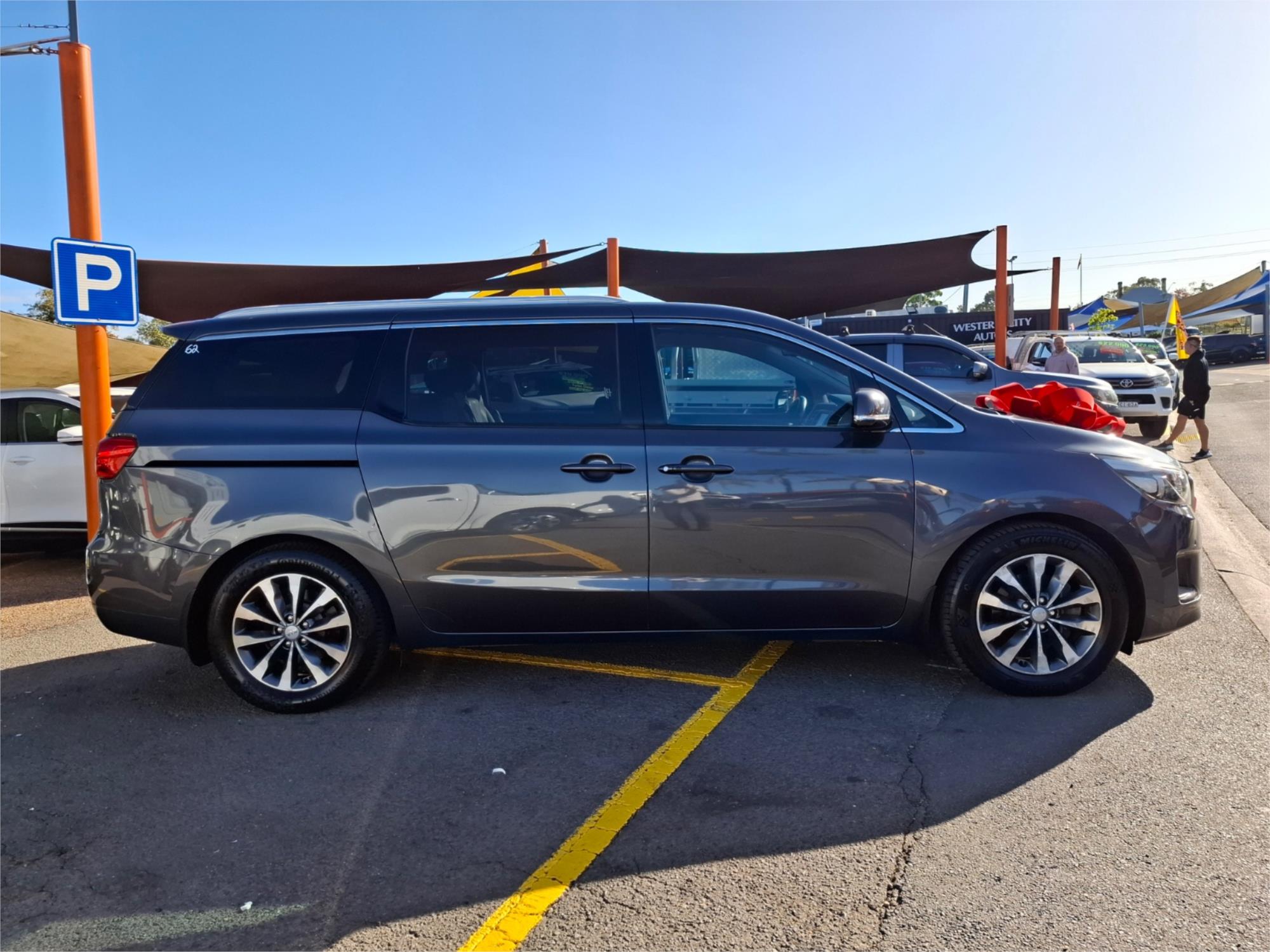2015 KIA CARNIVAL YP MY15 SLi 6 SP AUTOMATIC 4D WAGON