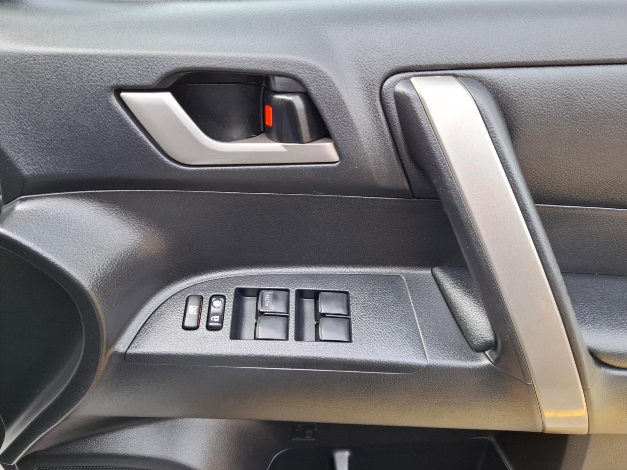 2012 TOYOTA KLUGER GSU40R MY11 UPGRADE KX-R (FWD) 5 SEAT 5 SP AUTOMATIC 4D WAGON