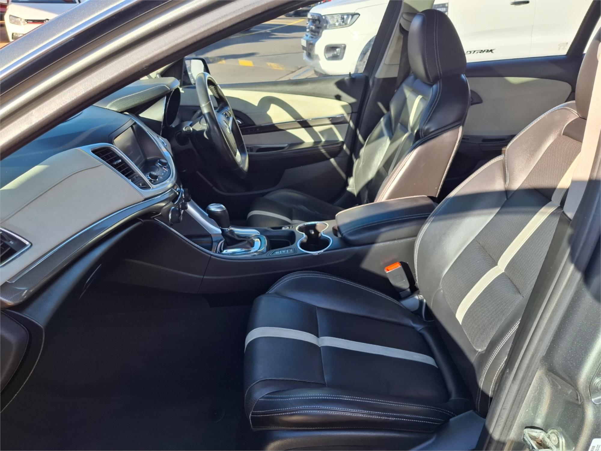 2015 HOLDEN CALAIS VF II V 6 SP AUTOMATIC 4D SEDAN