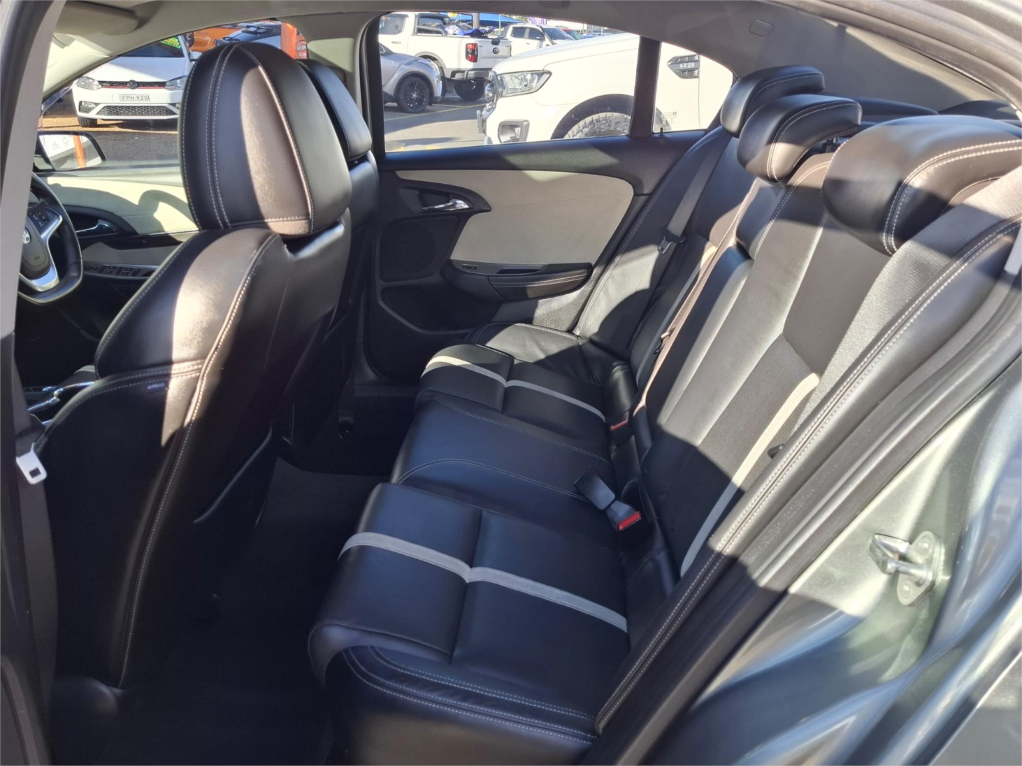 2015 HOLDEN CALAIS VF II V 6 SP AUTOMATIC 4D SEDAN