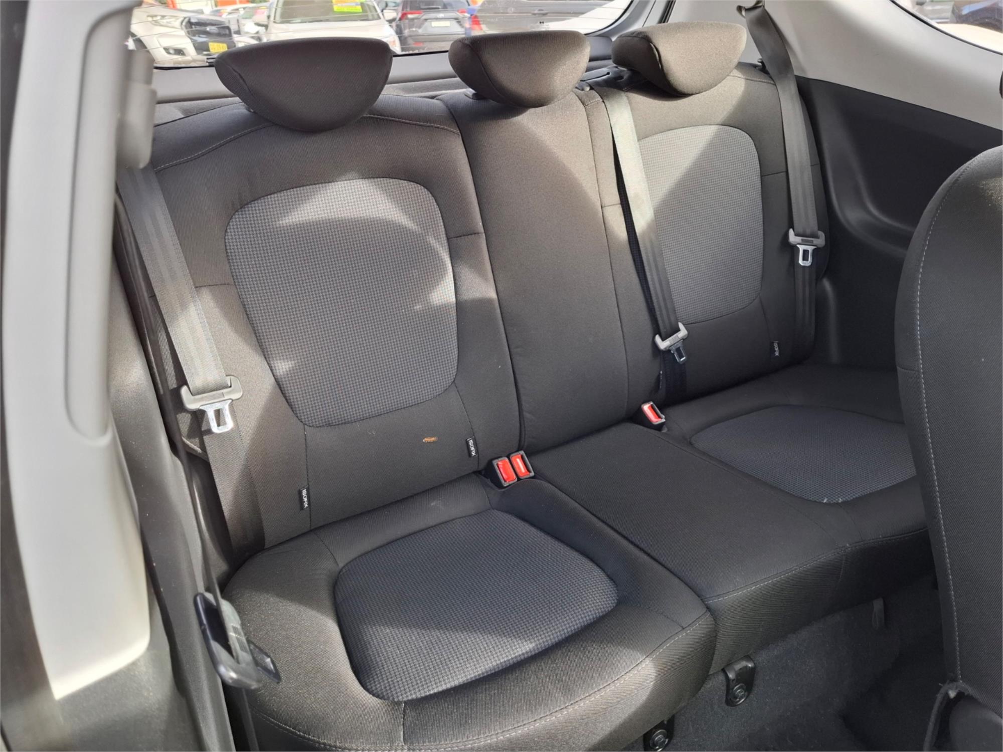 2012 HYUNDAI i20 PB MY12 ACTIVE 4 SP AUTOMATIC 3D HATCHBACK