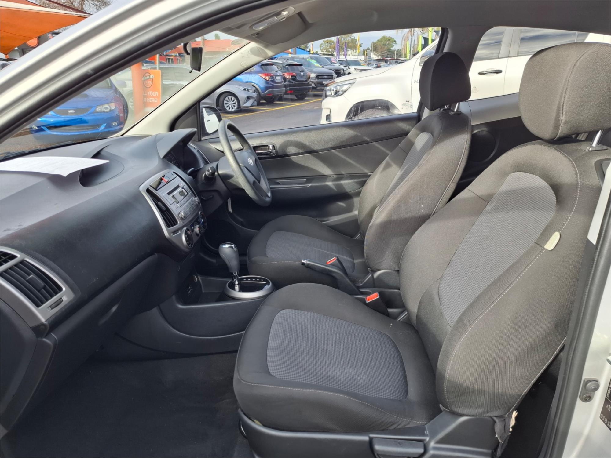 2012 HYUNDAI i20 PB MY12 ACTIVE 4 SP AUTOMATIC 3D HATCHBACK