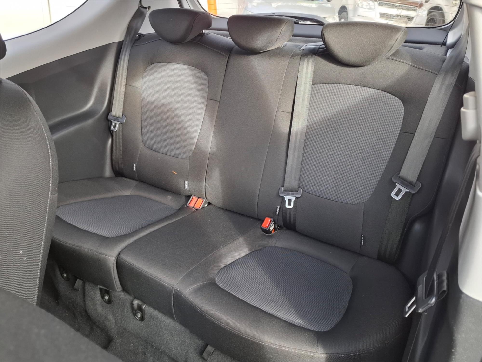 2012 HYUNDAI i20 PB MY12 ACTIVE 4 SP AUTOMATIC 3D HATCHBACK