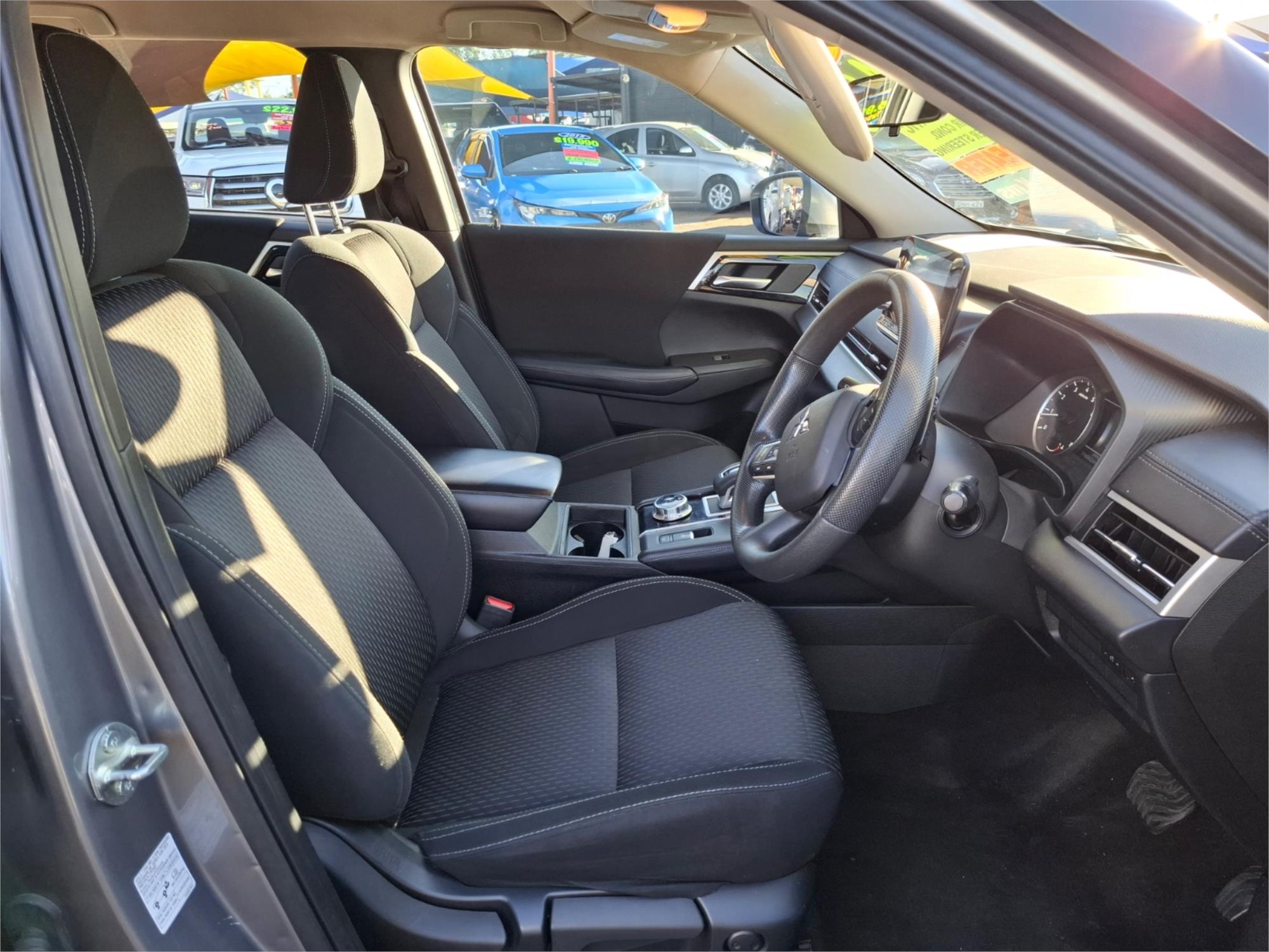 2023 MITSUBISHI OUTLANDER ZM MY23 ES 5 SEAT (2WD) CVT AUTO 8 SPEED 4D WAGON