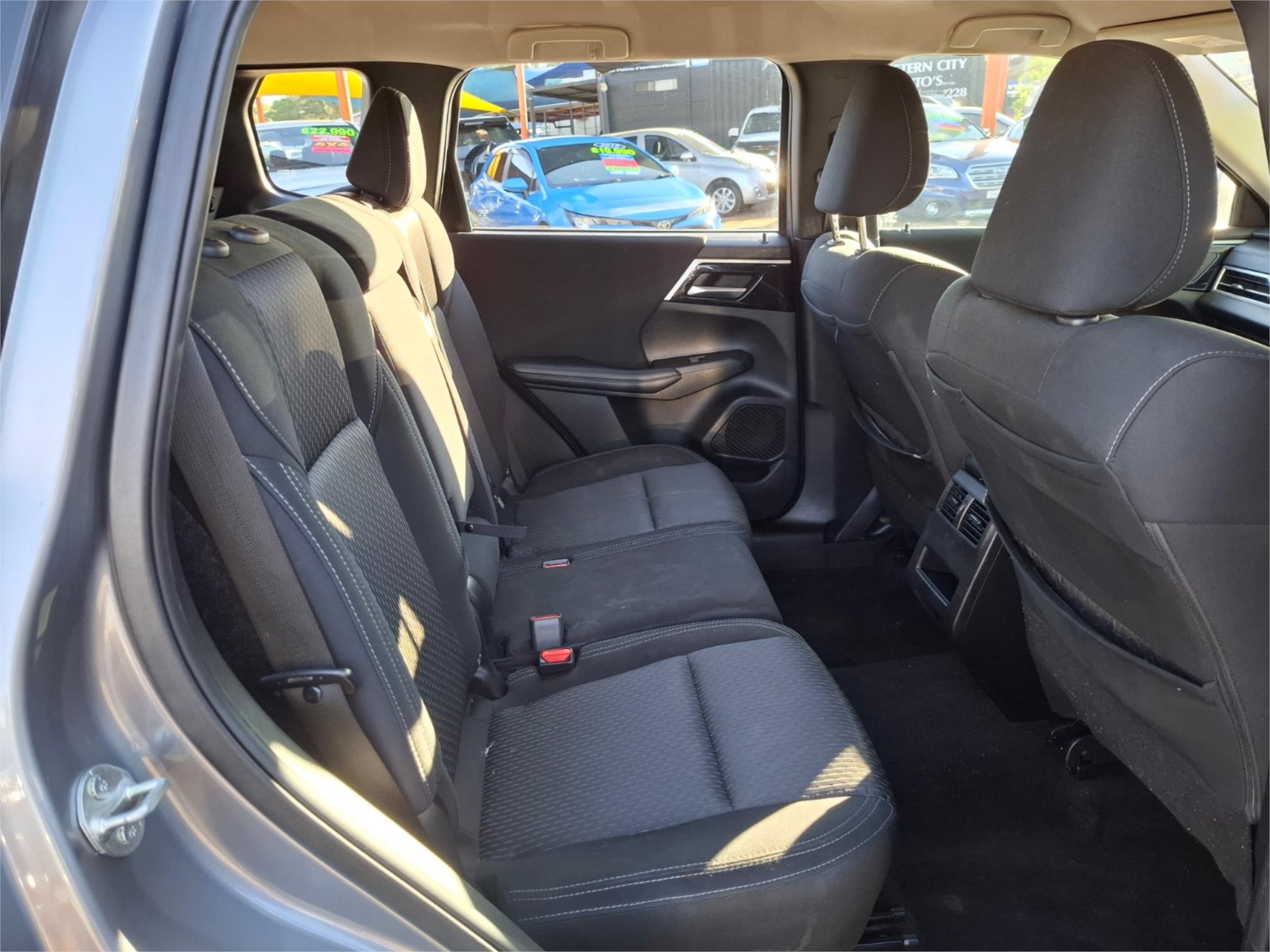 2023 MITSUBISHI OUTLANDER ZM MY23 ES 5 SEAT (2WD) CVT AUTO 8 SPEED 4D WAGON