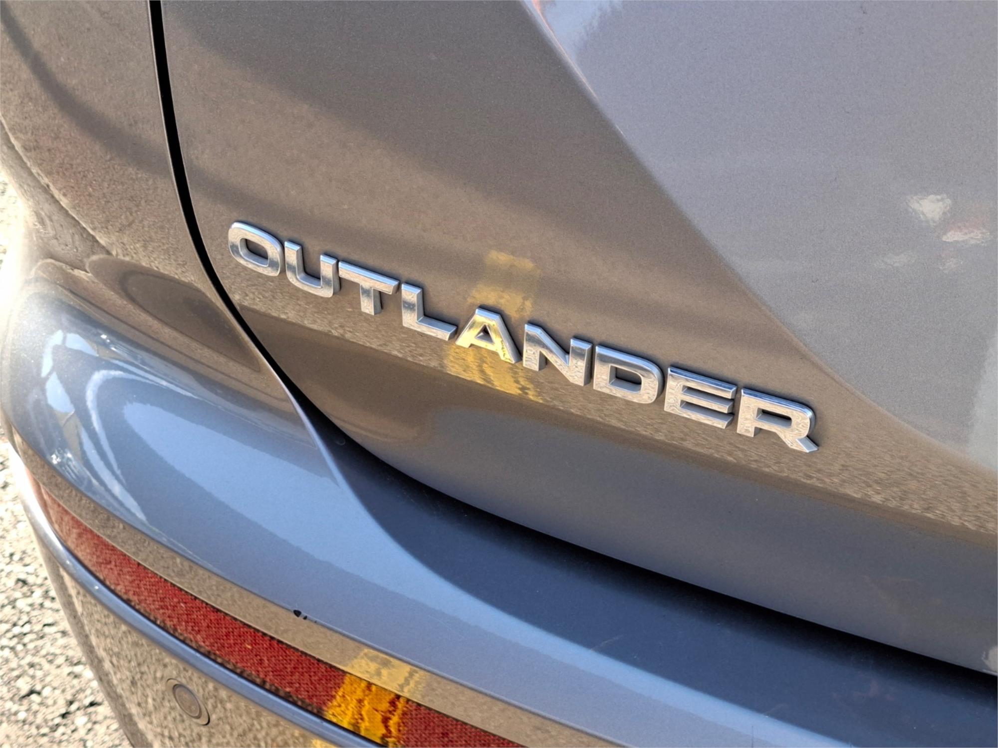 2023 MITSUBISHI OUTLANDER ZM MY23 ES 5 SEAT (2WD) CVT AUTO 8 SPEED 4D WAGON