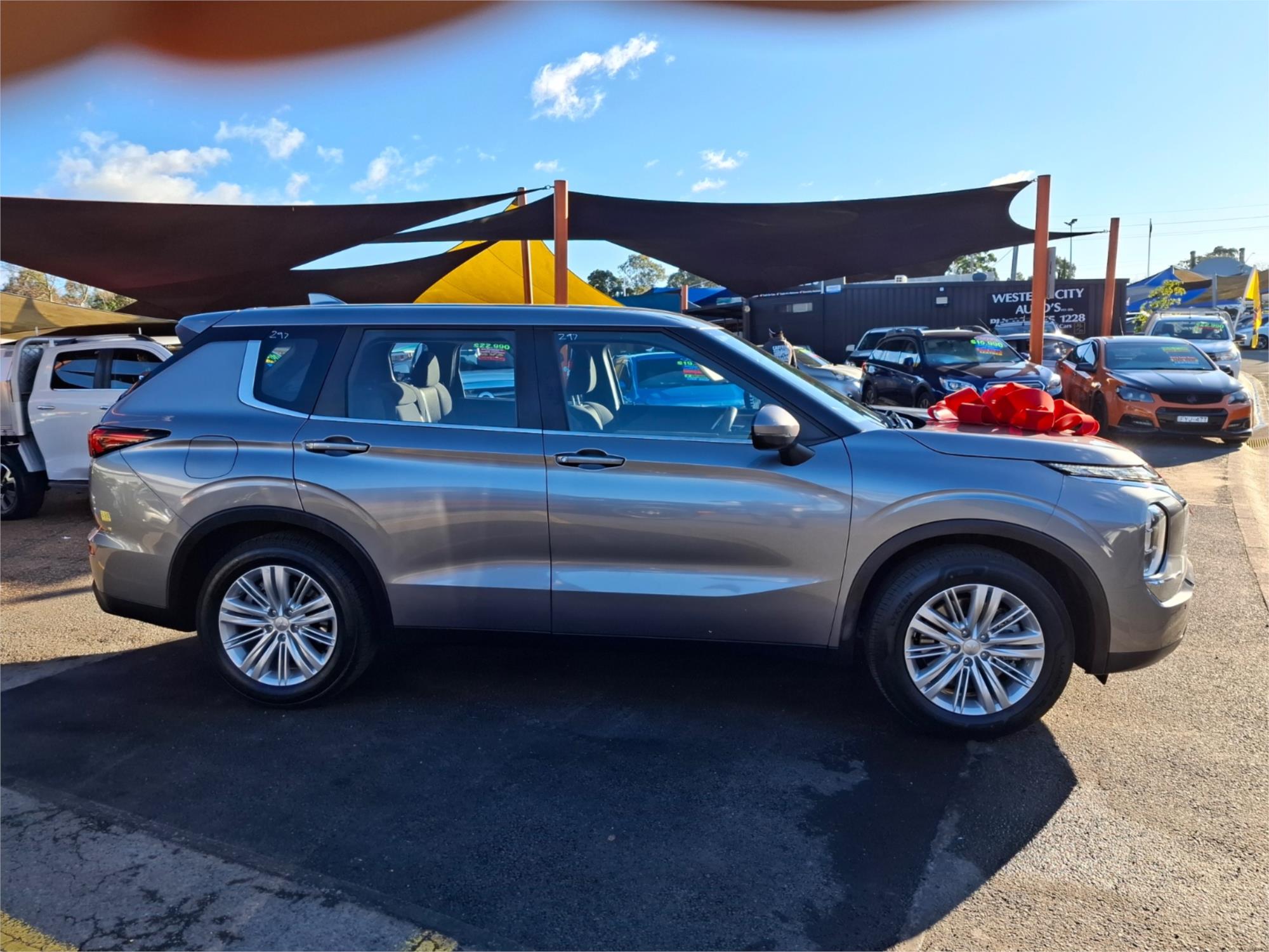 2023 MITSUBISHI OUTLANDER ZM MY23 ES 5 SEAT (2WD) CVT AUTO 8 SPEED 4D WAGON