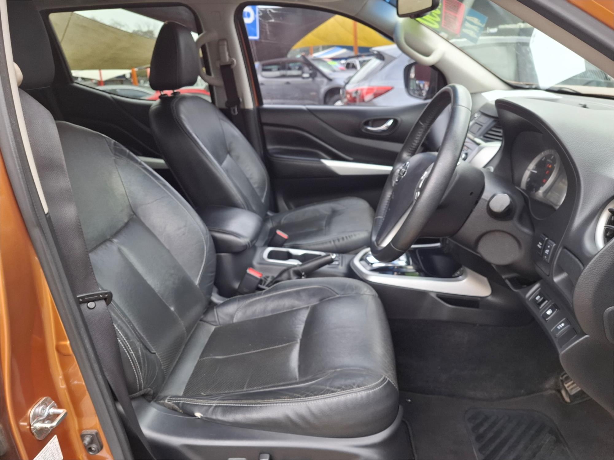 2015 NISSAN NAVARA NP300 D23 ST-X (4x2) 7 SP AUTOMATIC DUAL CAB UTILITY