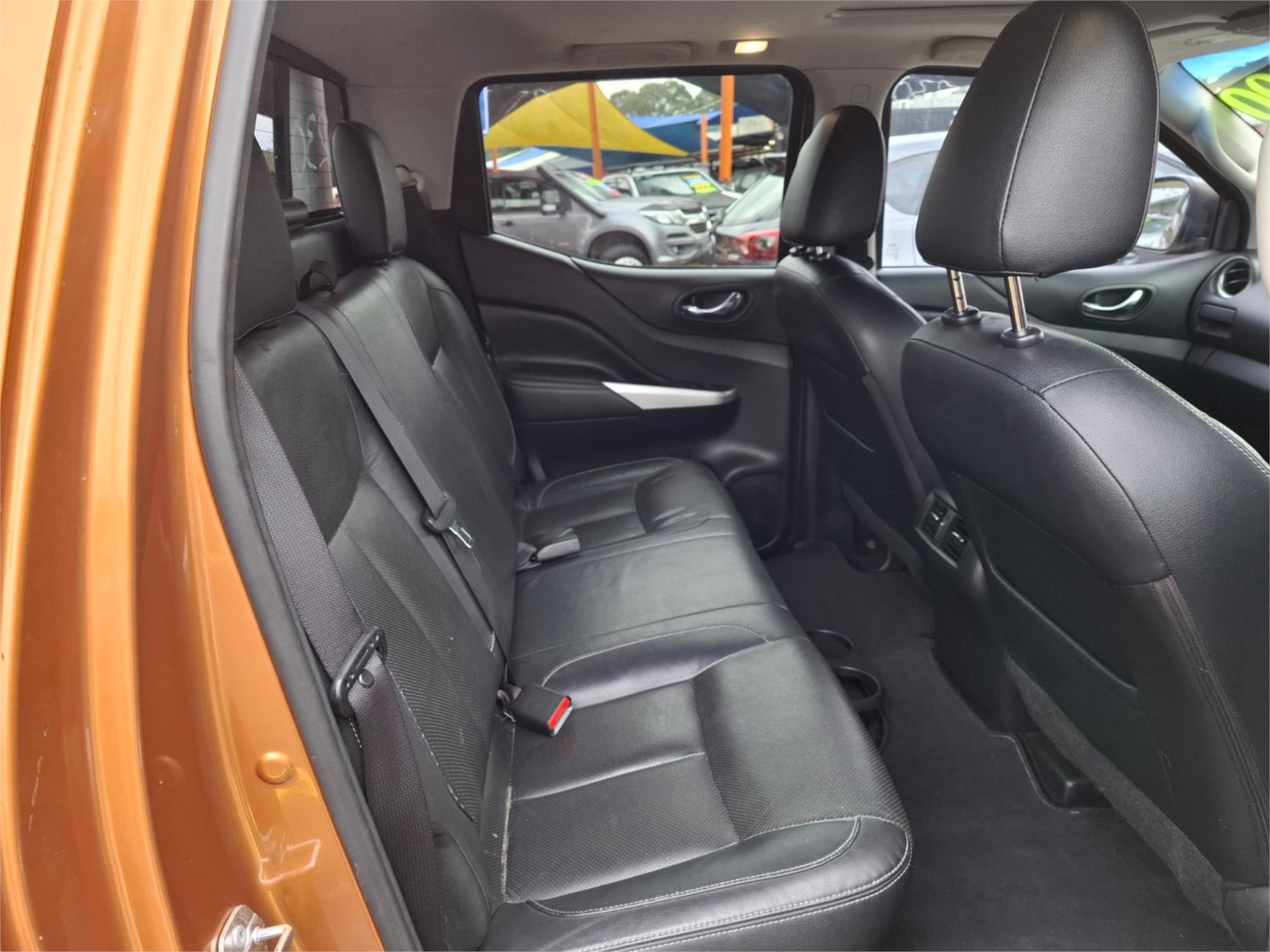 2015 NISSAN NAVARA NP300 D23 ST-X (4x2) 7 SP AUTOMATIC DUAL CAB UTILITY