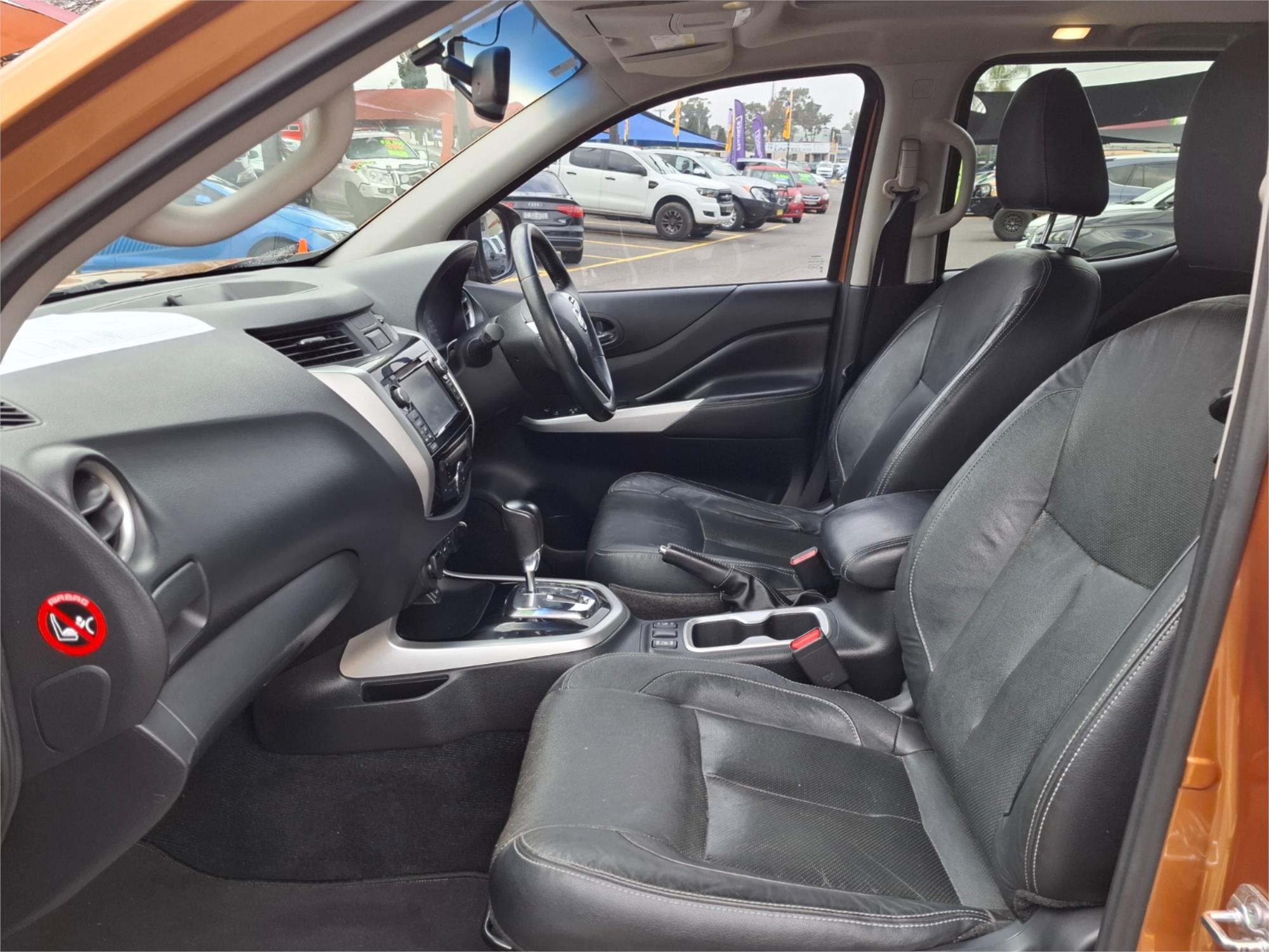2015 NISSAN NAVARA NP300 D23 ST-X (4x2) 7 SP AUTOMATIC DUAL CAB UTILITY