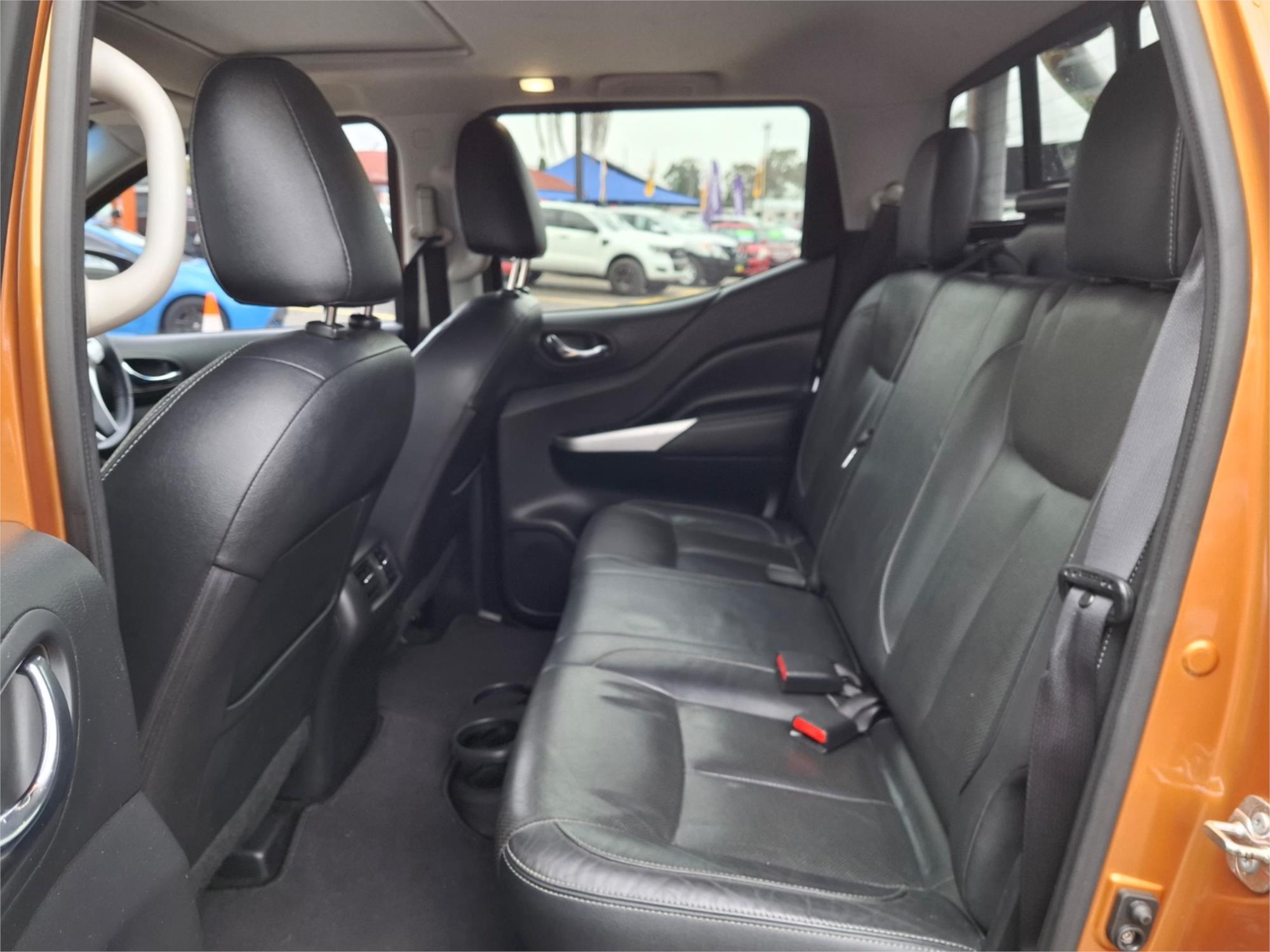 2015 NISSAN NAVARA NP300 D23 ST-X (4x2) 7 SP AUTOMATIC DUAL CAB UTILITY