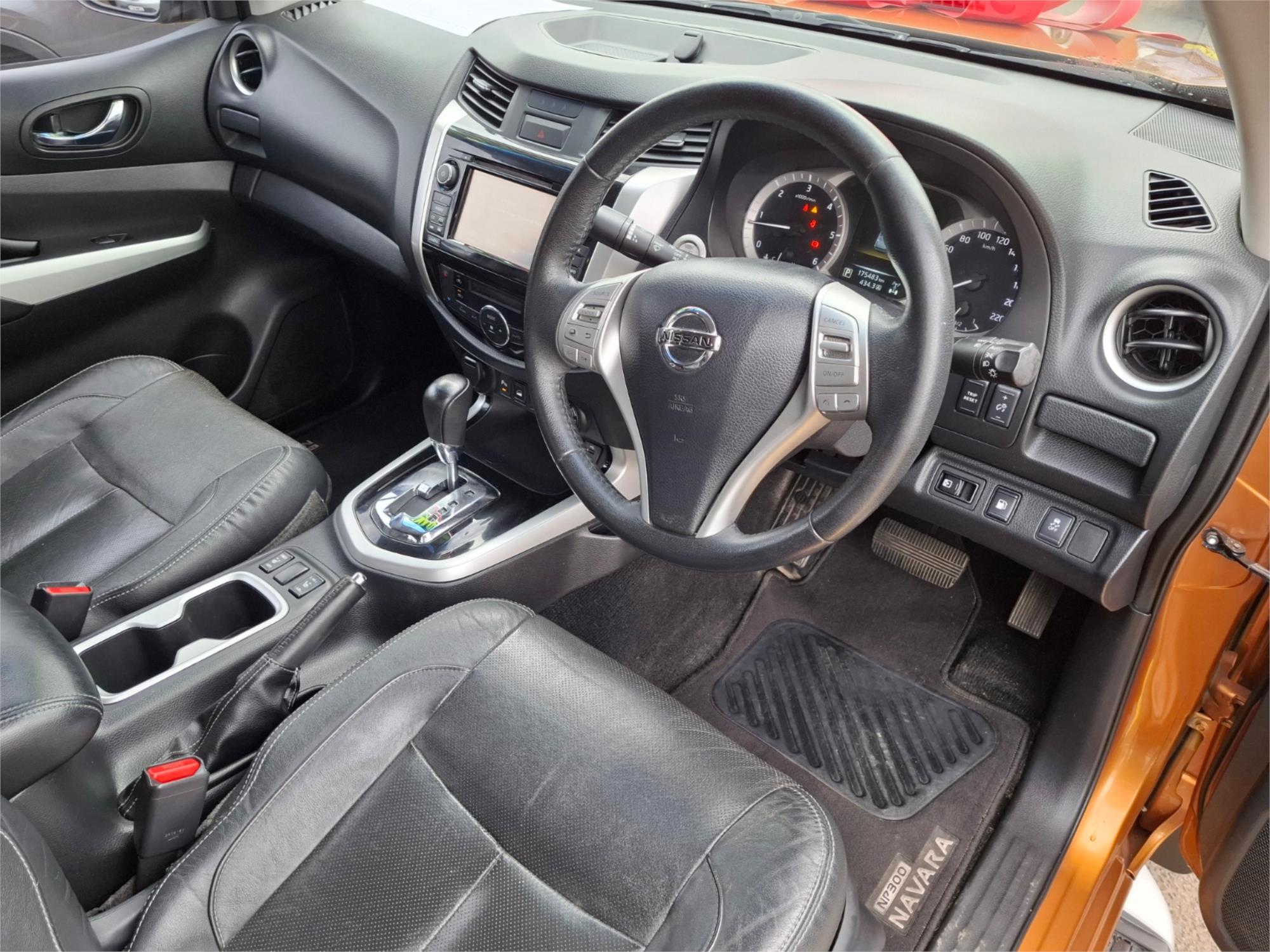 2015 NISSAN NAVARA NP300 D23 ST-X (4x2) 7 SP AUTOMATIC DUAL CAB UTILITY