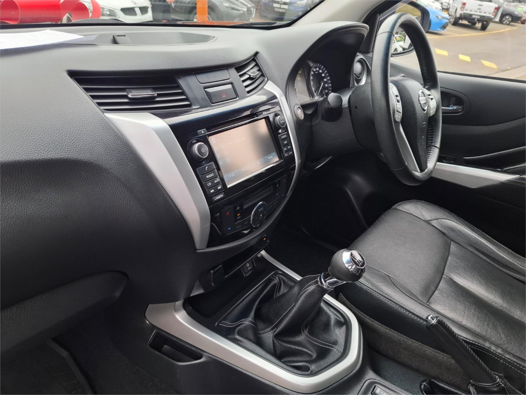 2015 NISSAN NAVARA NP300 D23 ST-X (4x2) 6 SP MANUAL DUAL CAB UTILITY