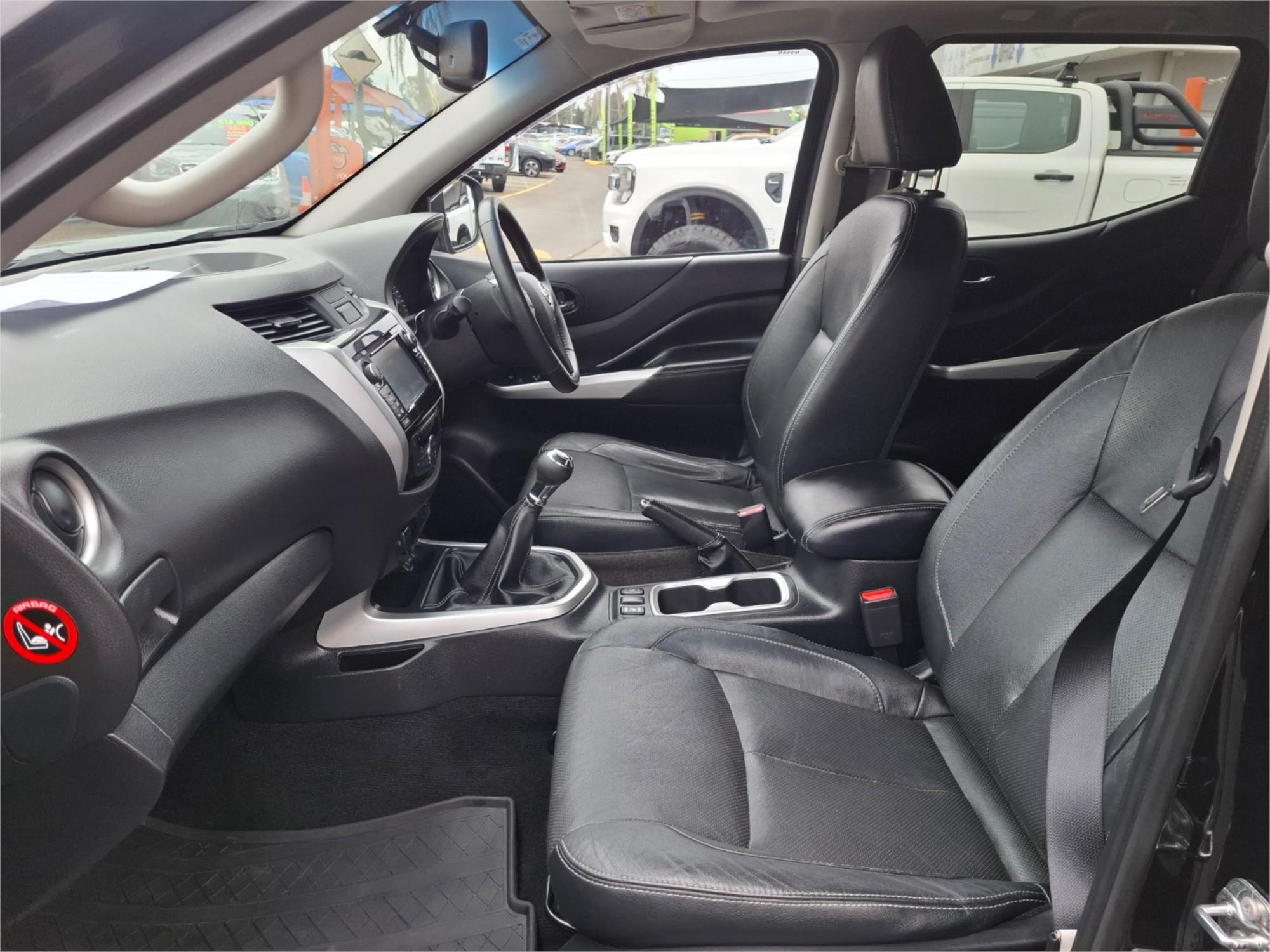 2015 NISSAN NAVARA NP300 D23 ST-X (4x2) 6 SP MANUAL DUAL CAB UTILITY