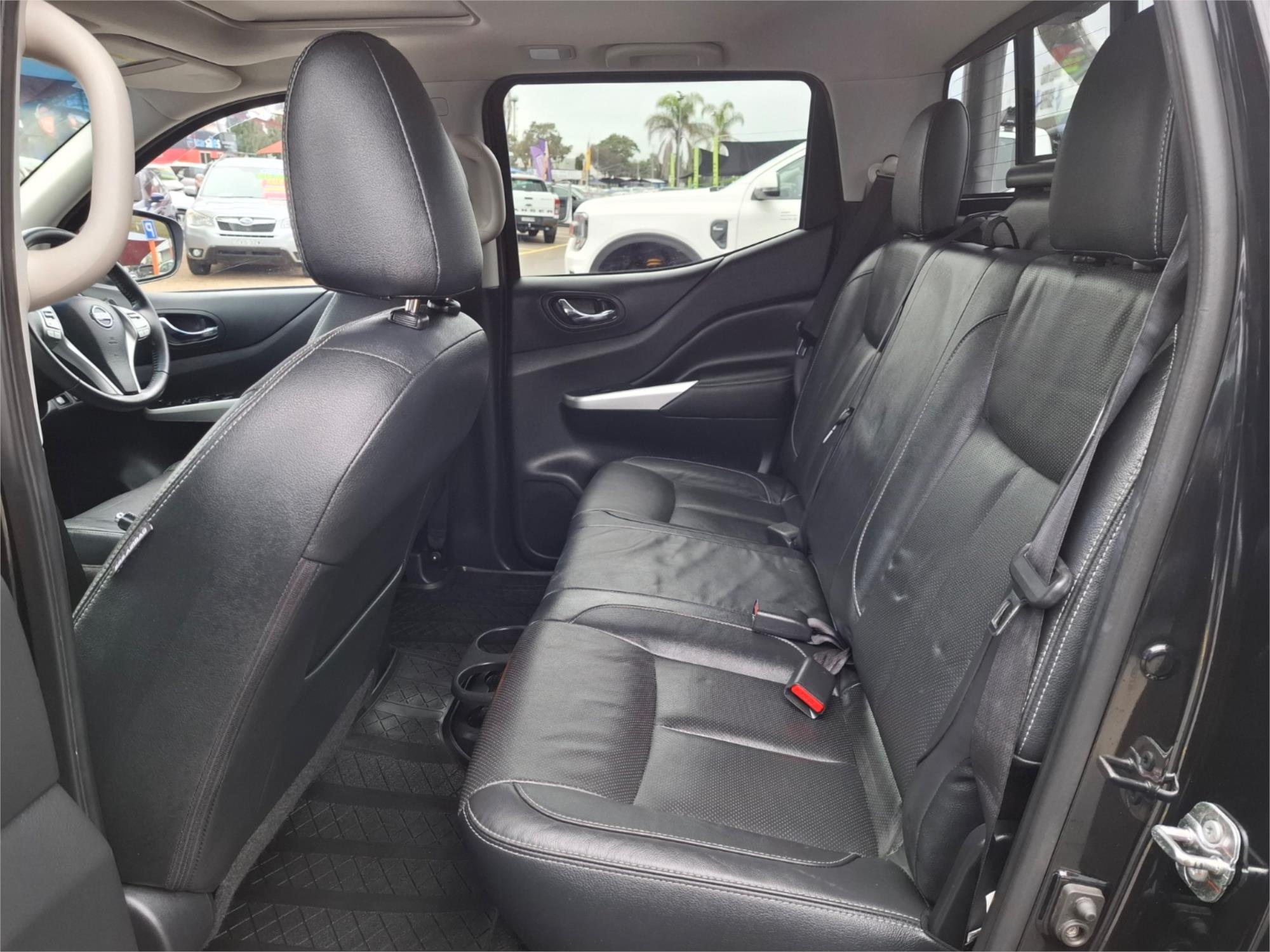 2015 NISSAN NAVARA NP300 D23 ST-X (4x2) 6 SP MANUAL DUAL CAB UTILITY