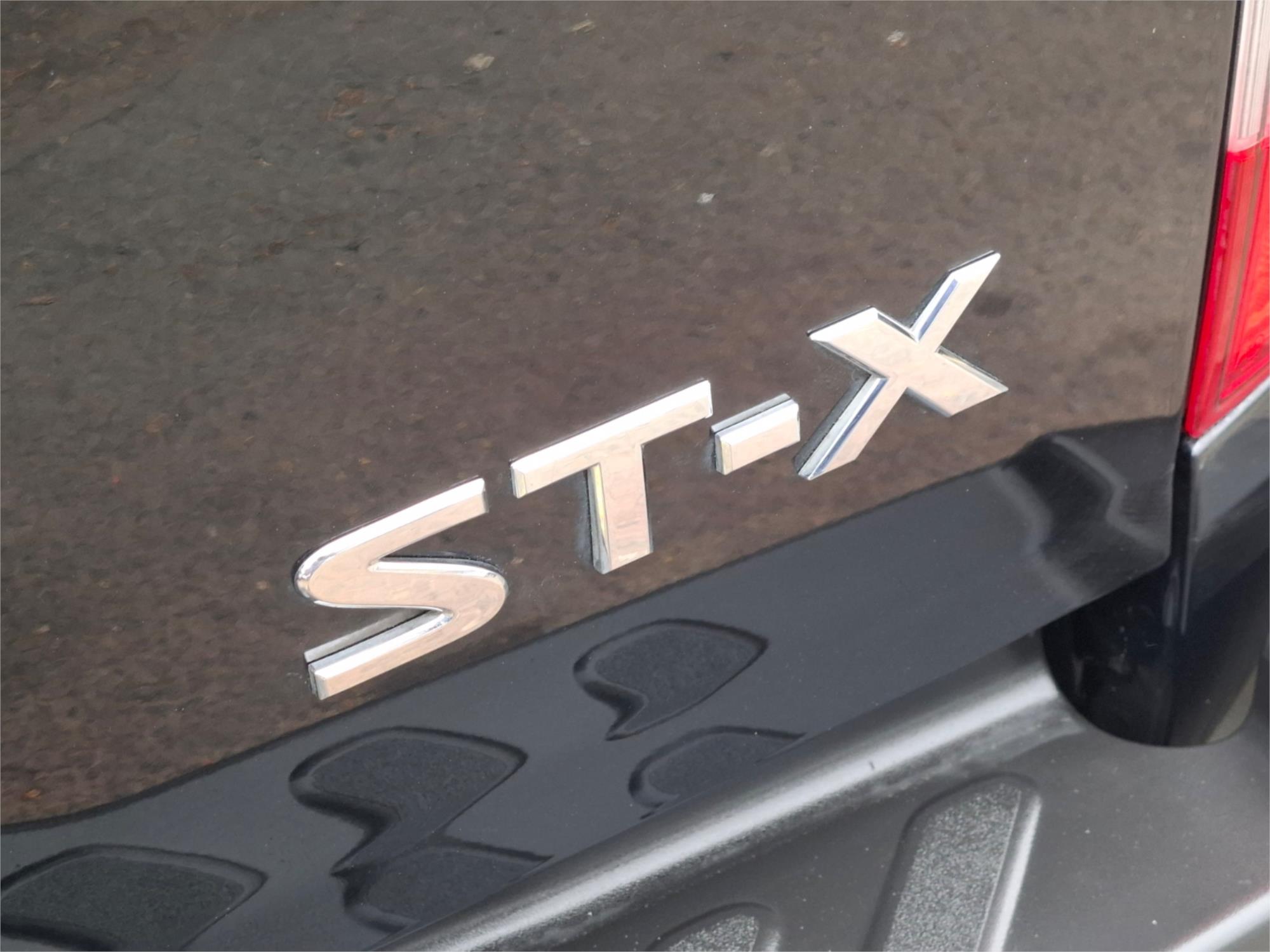 2015 NISSAN NAVARA NP300 D23 ST-X (4x2) 6 SP MANUAL DUAL CAB UTILITY