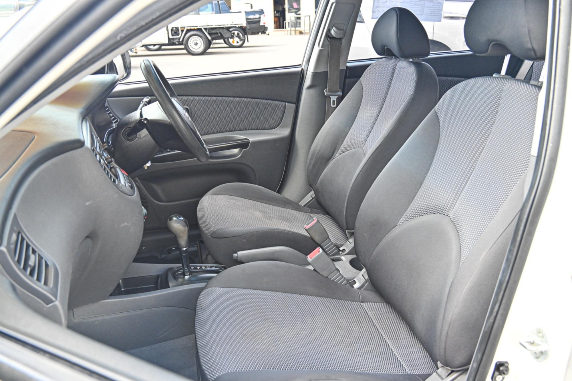 2010 KIA RIO JB MY10 S 4 SP AUTOMATIC 5D HATCHBACK