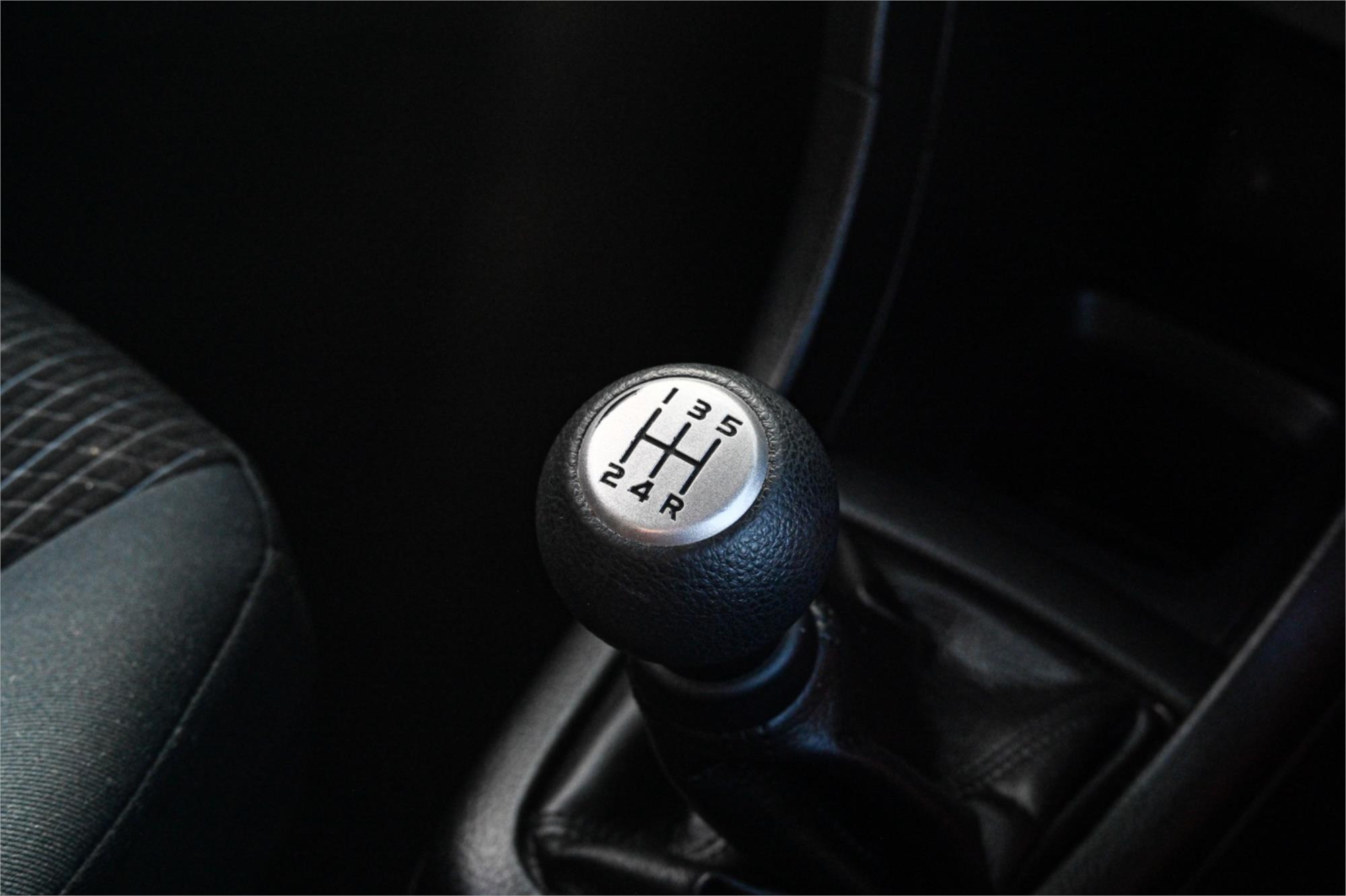 2015 SUZUKI SWIFT FZ GL 5 SP MANUAL 5D HATCHBACK
