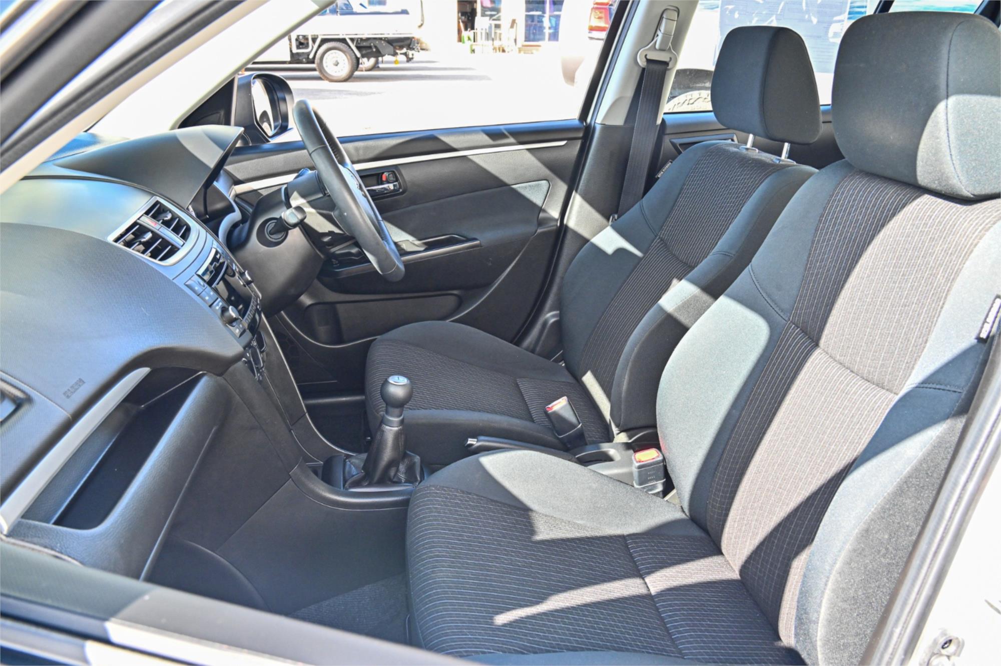 2015 SUZUKI SWIFT FZ GL 5 SP MANUAL 5D HATCHBACK