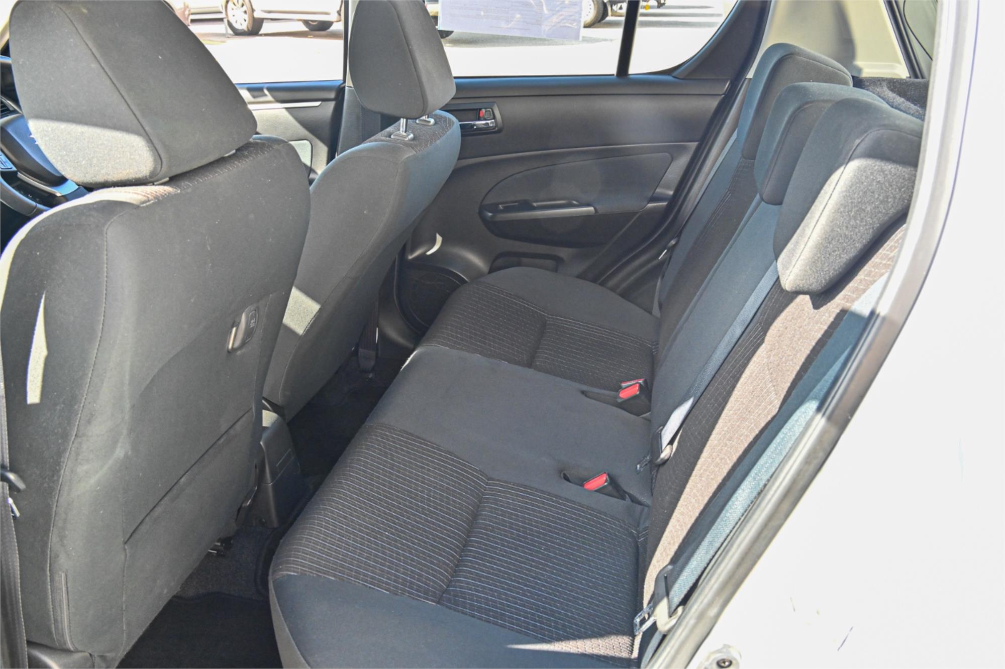 2015 SUZUKI SWIFT FZ GL 5 SP MANUAL 5D HATCHBACK