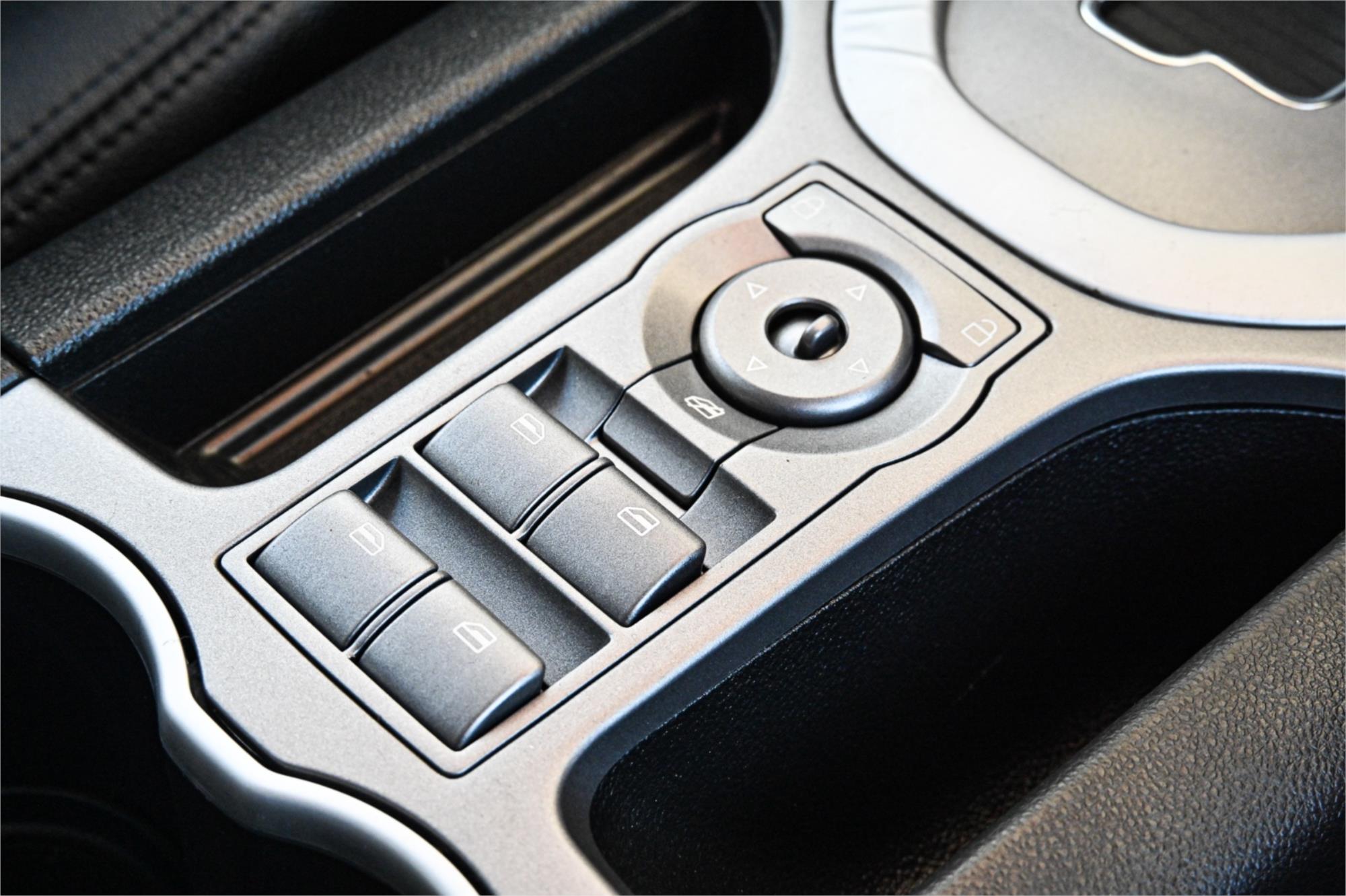 2012 HOLDEN CALAIS VE II MY12 6 SP AUTOMATIC 4D SPORTWAGON