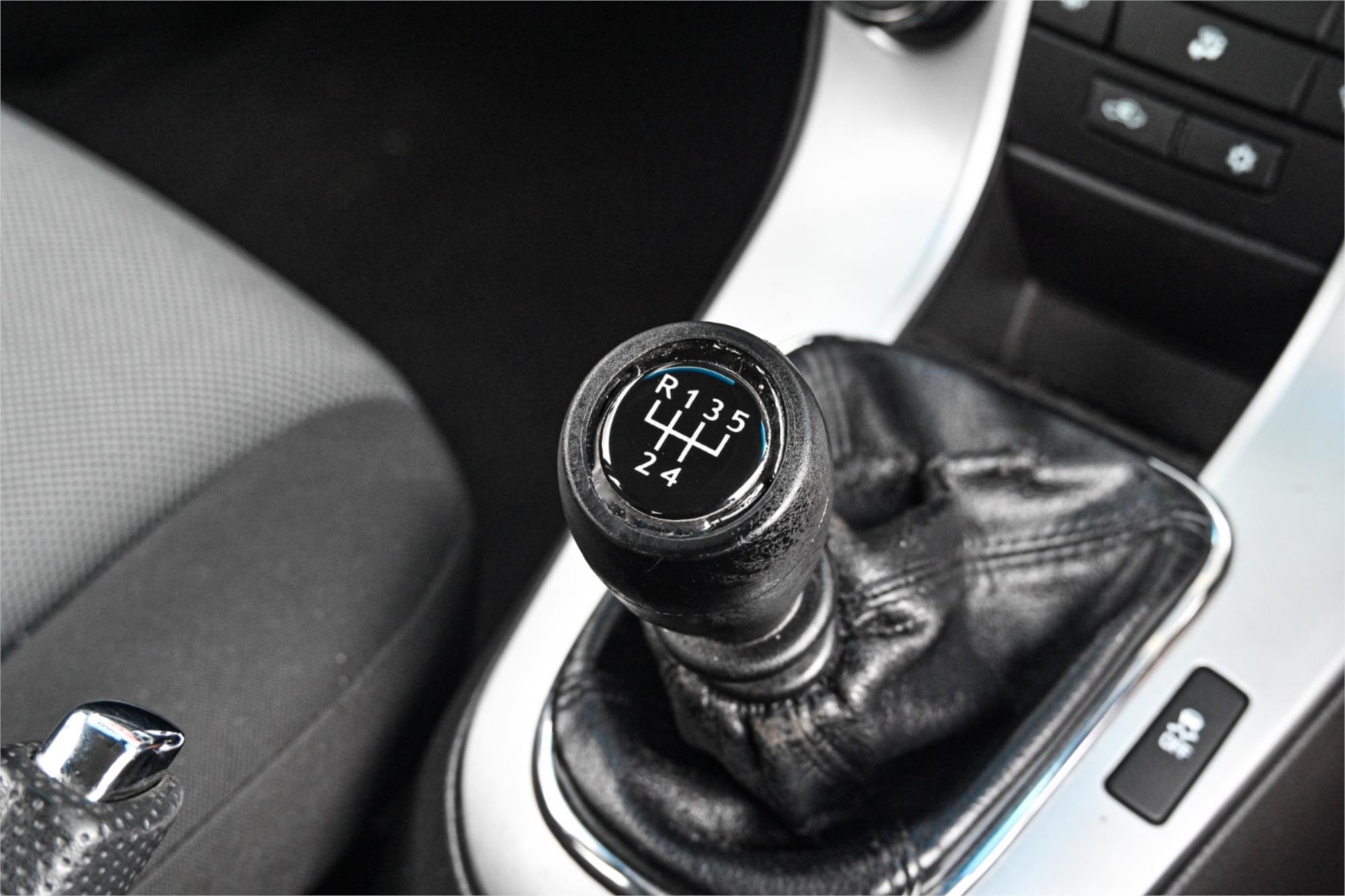2011 HOLDEN CRUZE JG CD 5 SP MANUAL 4D SEDAN