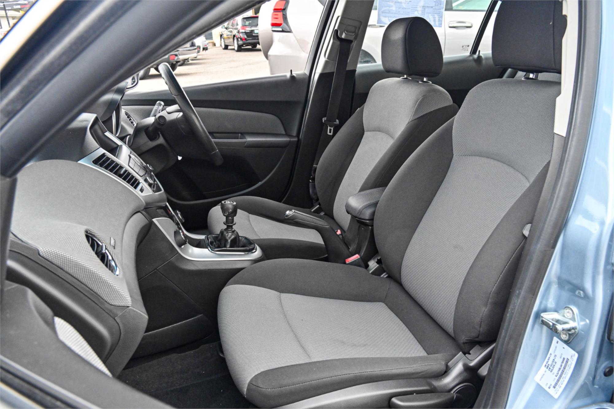 2011 HOLDEN CRUZE JG CD 5 SP MANUAL 4D SEDAN