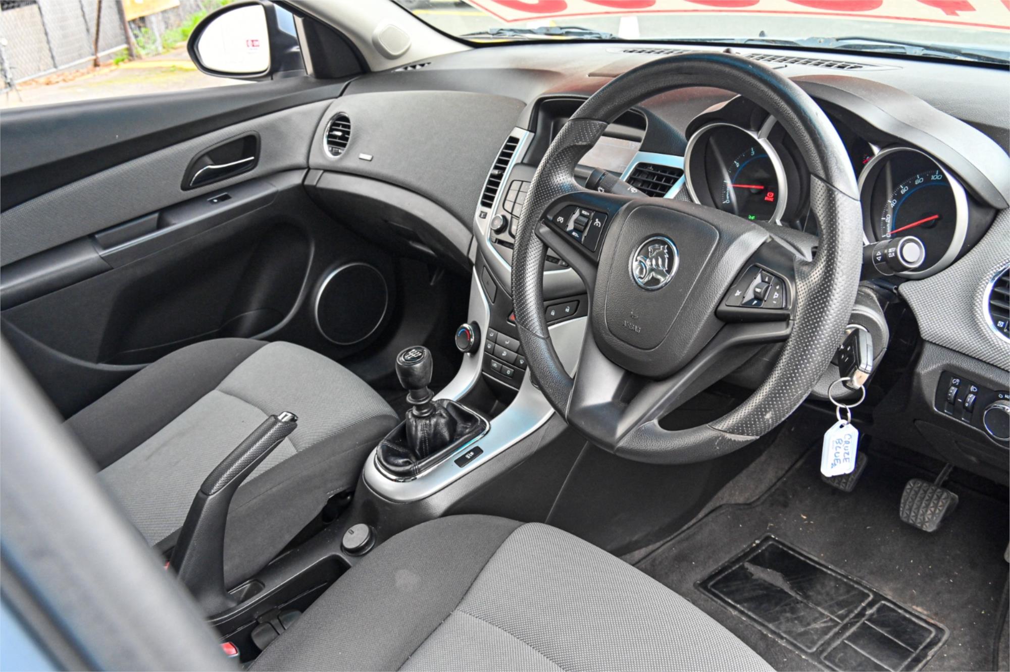 2011 HOLDEN CRUZE JG CD 5 SP MANUAL 4D SEDAN