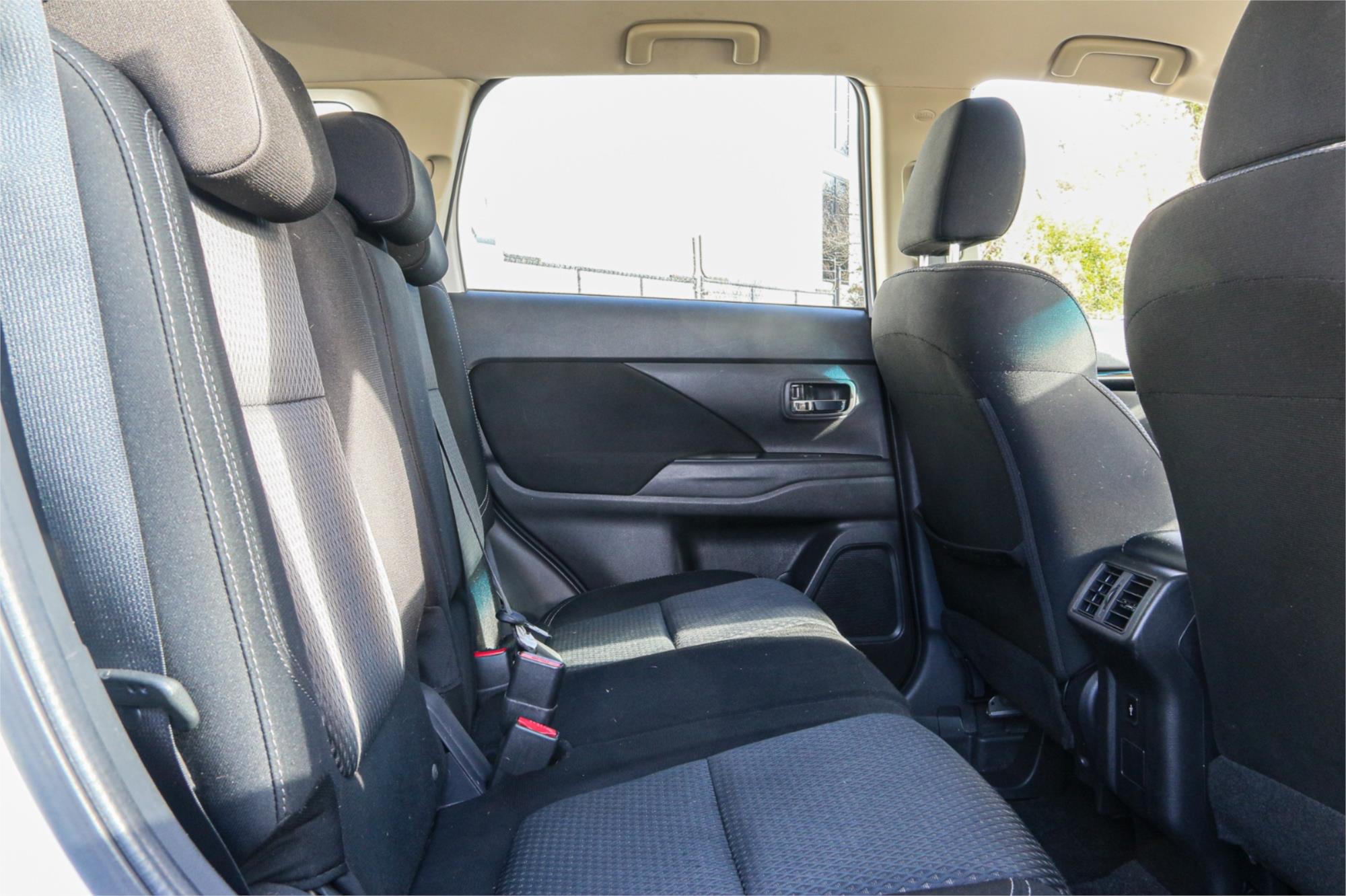2019 MITSUBISHI OUTLANDER ZL MY19 ES 7 SEAT (AWD) CONTINUOUS VARIABLE 4D WAGON