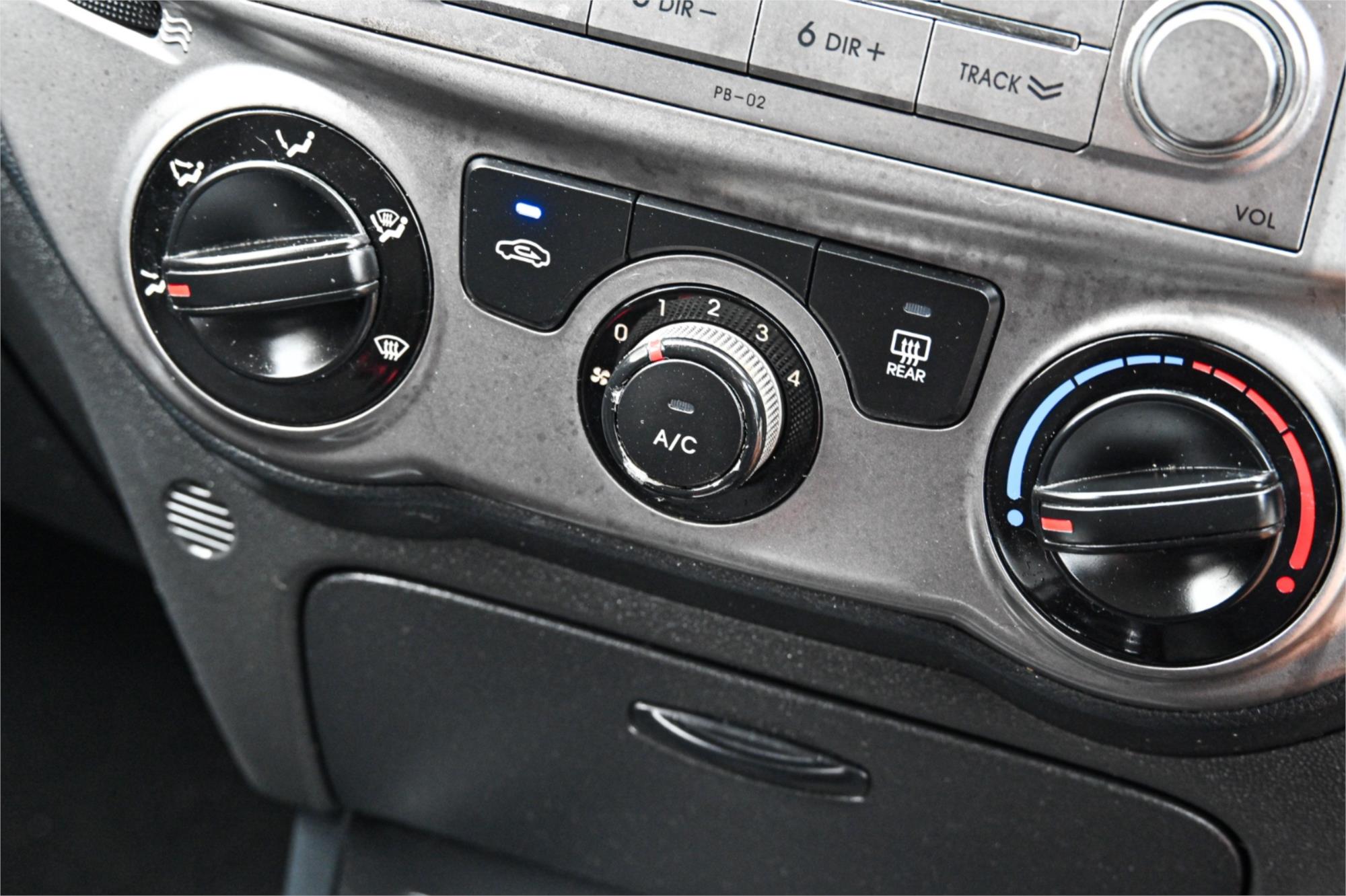 2012 HYUNDAI i20 PB MY12 ELITE 4 SP AUTOMATIC 5D HATCHBACK