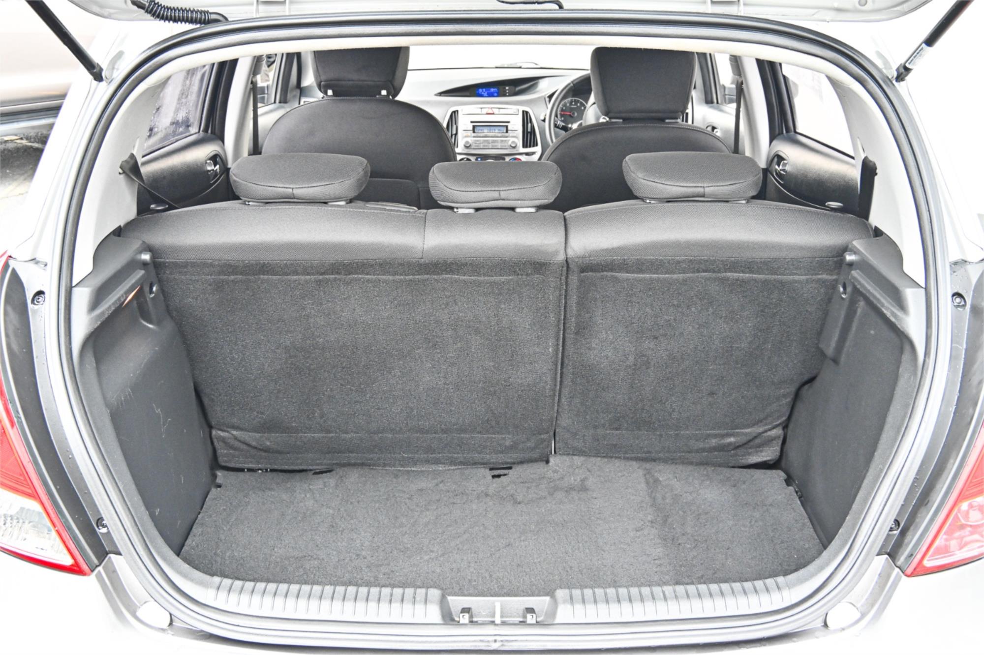 2012 HYUNDAI i20 PB MY12 ELITE 4 SP AUTOMATIC 5D HATCHBACK