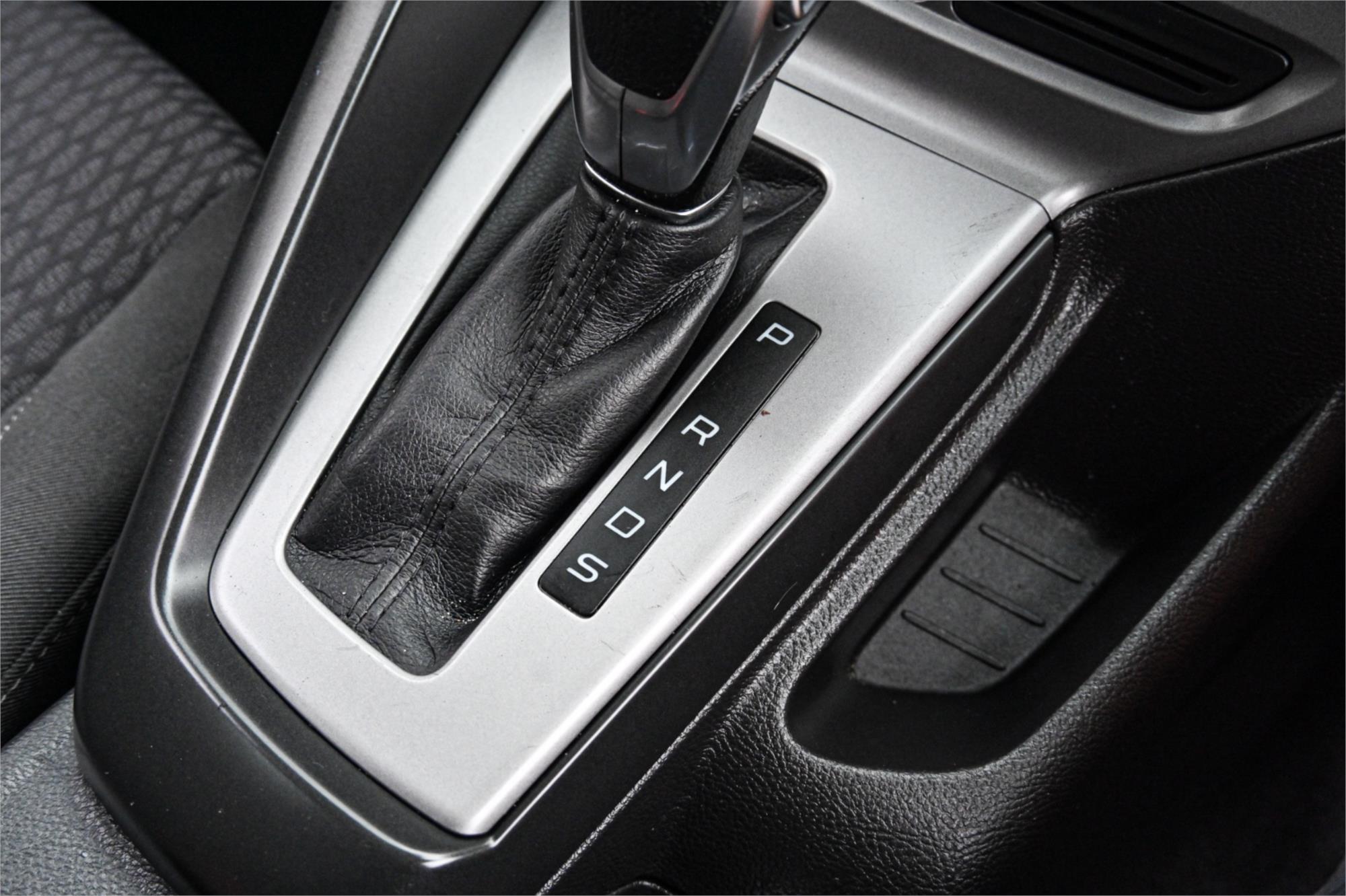 2013 FORD FOCUS LW MK2 TREND 6 SP AUTOMATIC 5D HATCHBACK