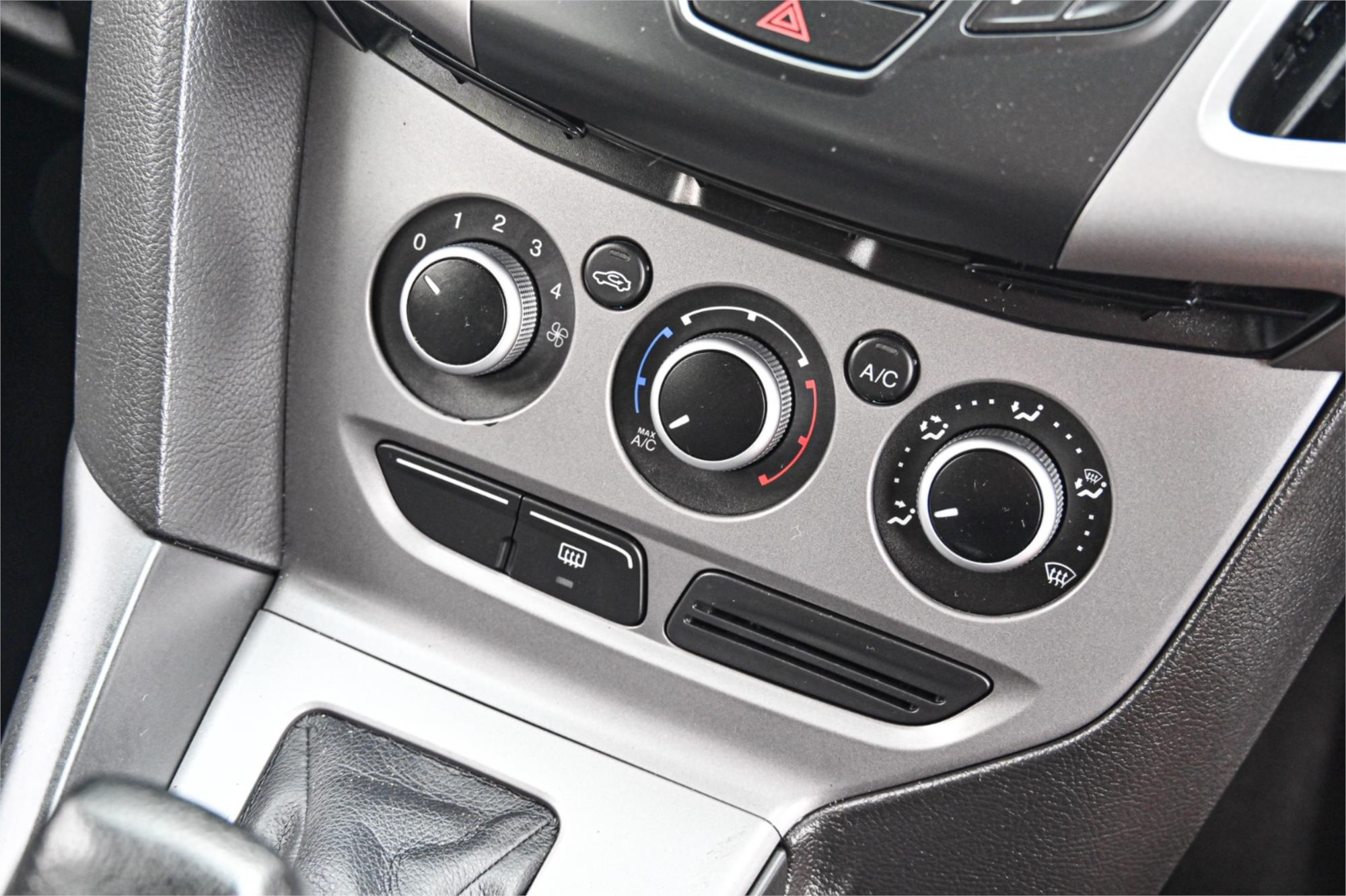 2013 FORD FOCUS LW MK2 TREND 6 SP AUTOMATIC 5D HATCHBACK