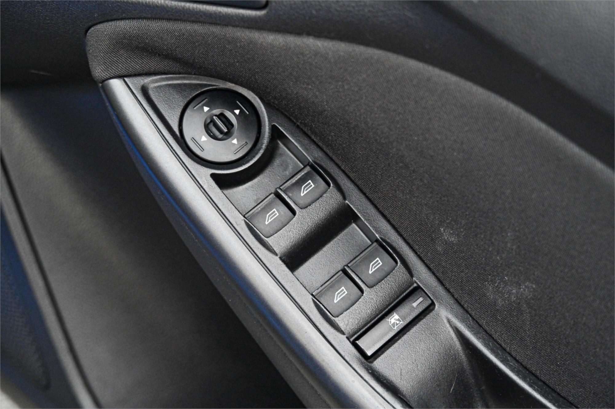 2013 FORD FOCUS LW MK2 TREND 6 SP AUTOMATIC 5D HATCHBACK
