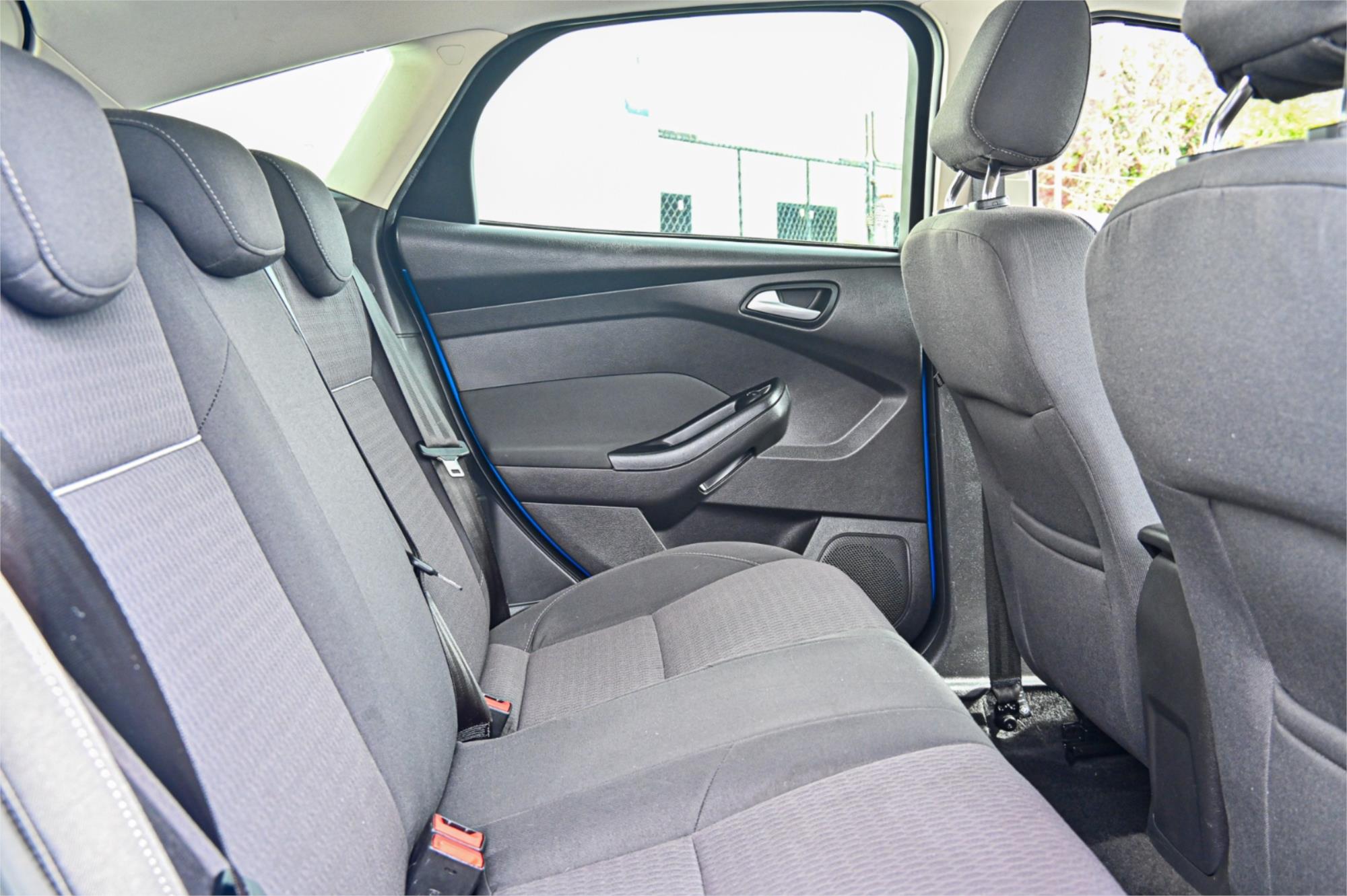 2013 FORD FOCUS LW MK2 TREND 6 SP AUTOMATIC 5D HATCHBACK