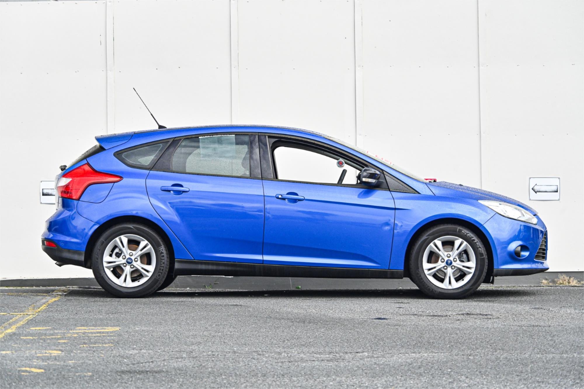 2013 FORD FOCUS LW MK2 TREND 6 SP AUTOMATIC 5D HATCHBACK