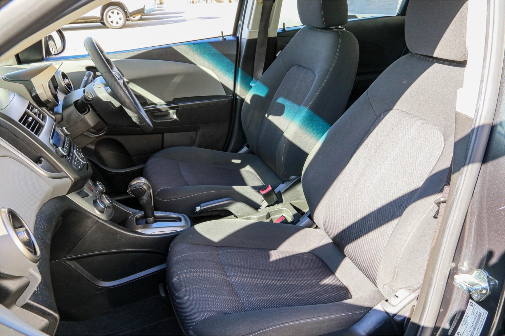 2015 HOLDEN BARINA TM MY15 CD 6 SP AUTOMATIC 5D HATCHBACK