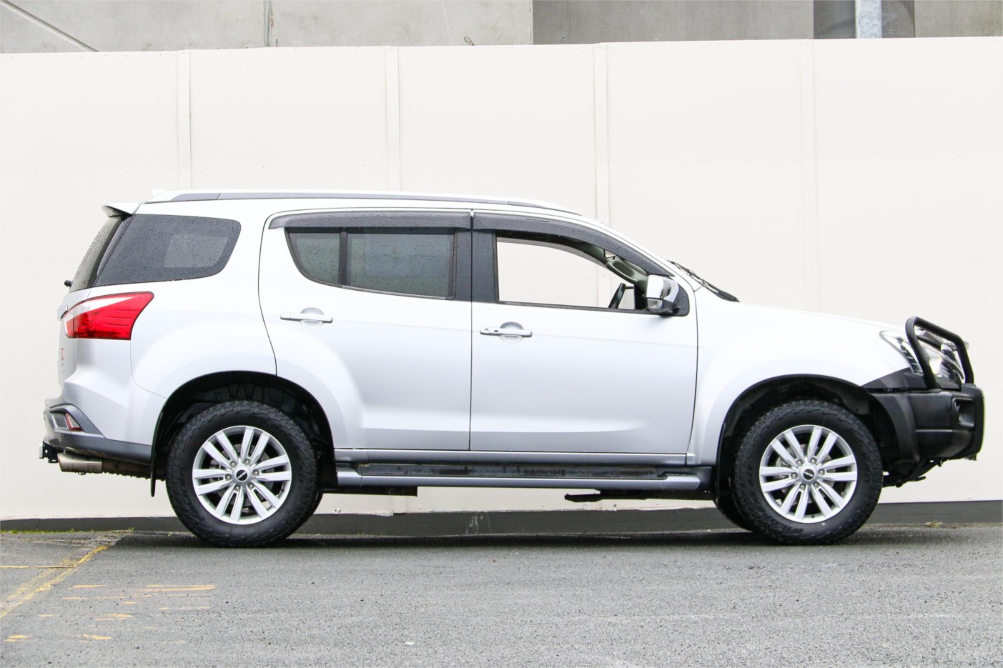 2018 ISUZU MU-X UC MY18 LS-T (4x2) 6 SP AUTO SEQUENTIAL 4D WAGON