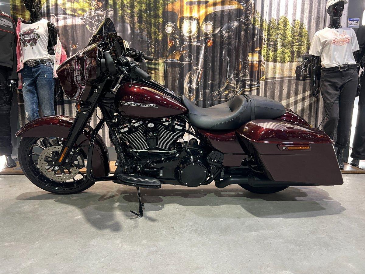 2018 HARLEY-DAVIDSON FLHXS STREET GLIDE SPECIAL CRUISER