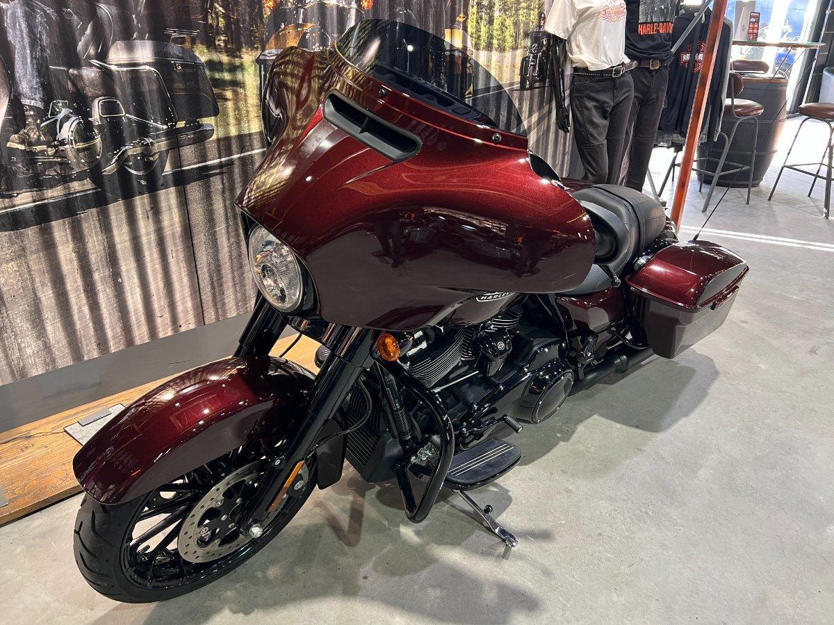 2018 HARLEY-DAVIDSON FLHXS STREET GLIDE SPECIAL CRUISER