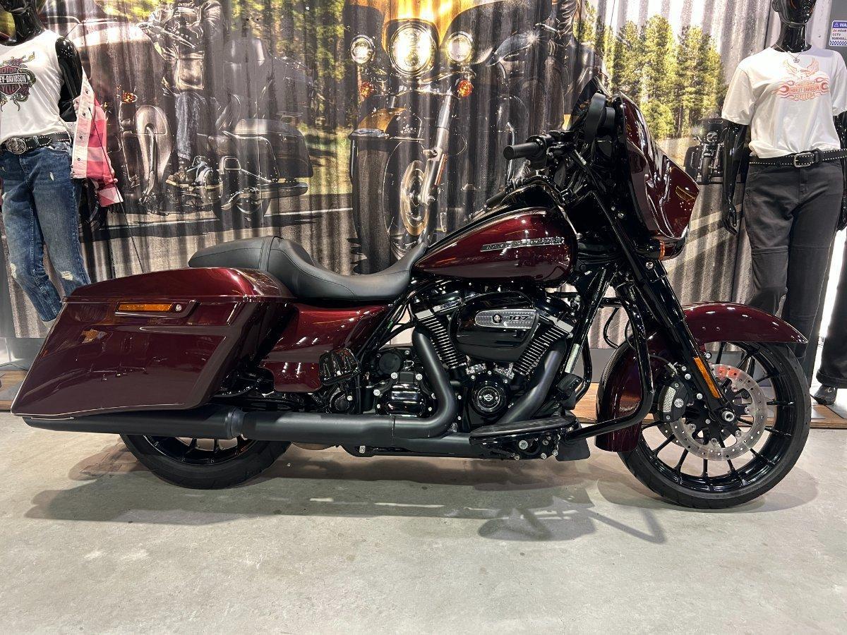 2018 HARLEY-DAVIDSON FLHXS STREET GLIDE SPECIAL CRUISER