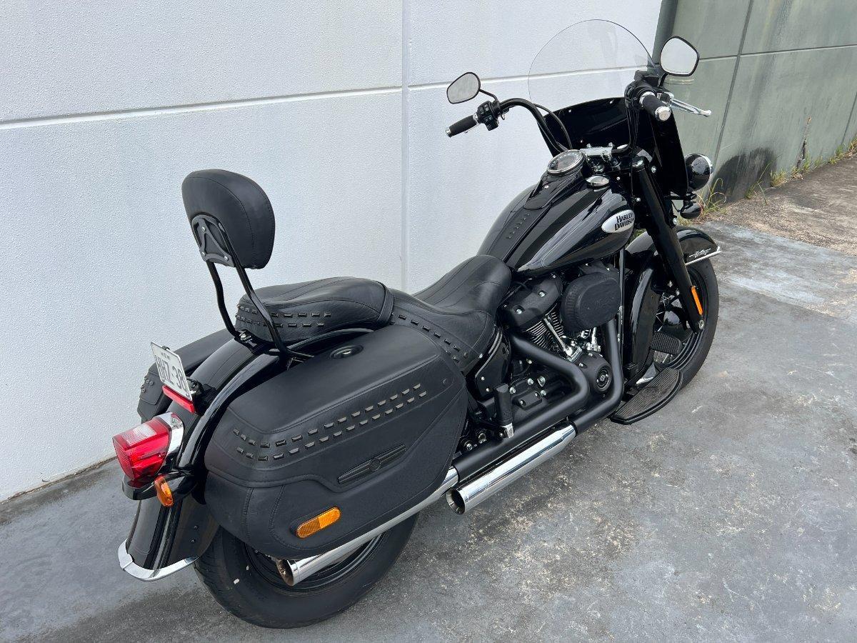 2023 HARLEY-DAVIDSON FLHCS HERITAGE CLASSIC 114 CRUISER