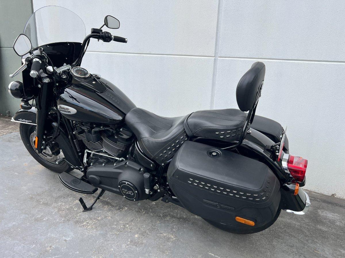 2023 HARLEY-DAVIDSON FLHCS HERITAGE CLASSIC 114 CRUISER
