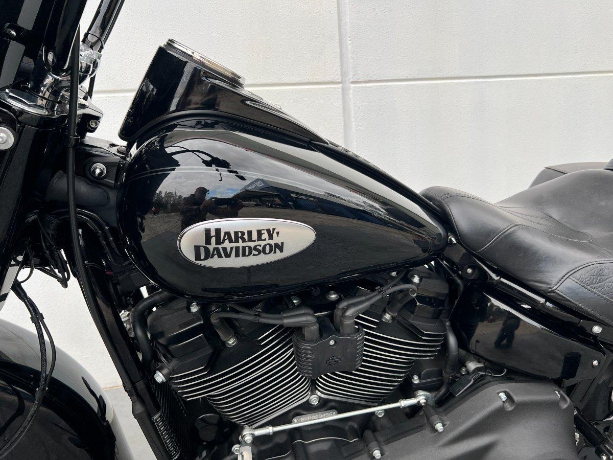 2023 HARLEY-DAVIDSON FLHCS HERITAGE CLASSIC 114 CRUISER