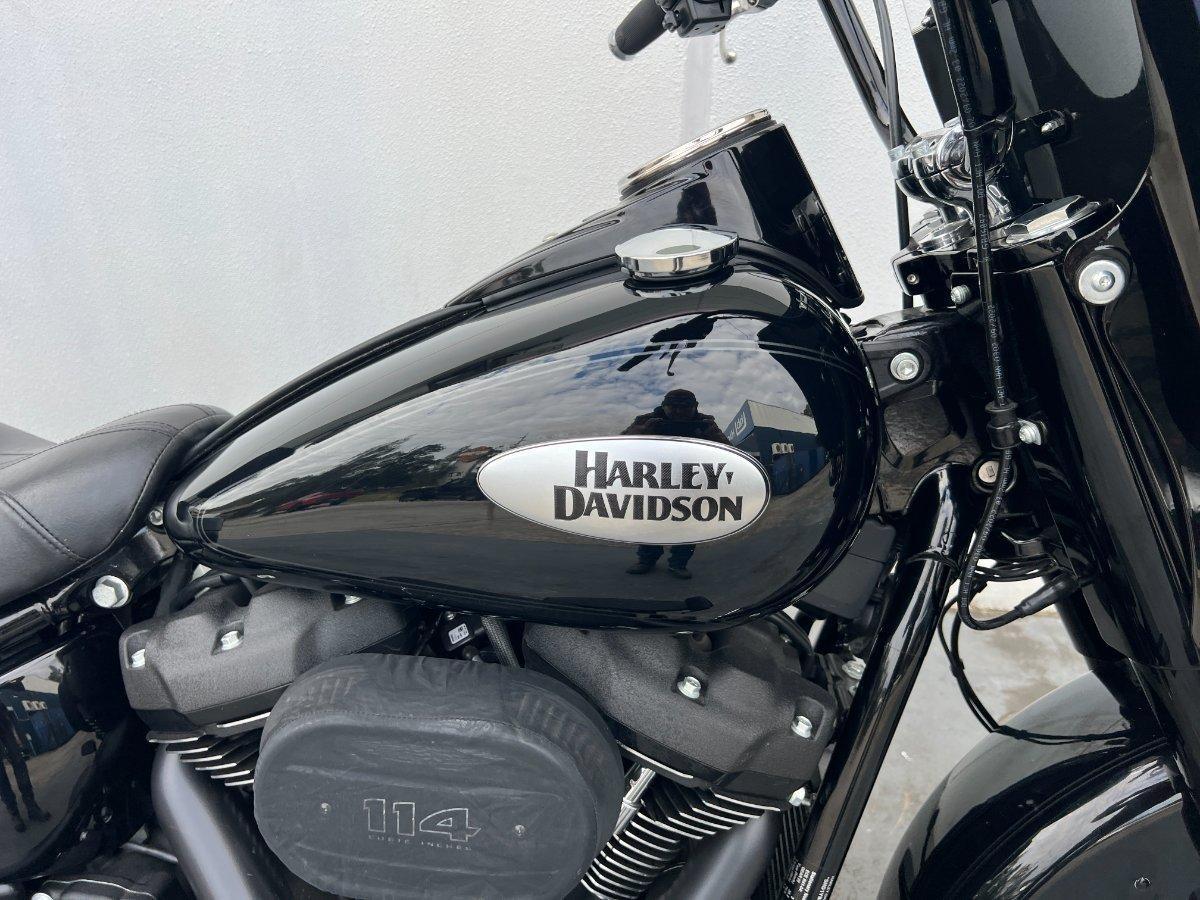 2023 HARLEY-DAVIDSON FLHCS HERITAGE CLASSIC 114 CRUISER