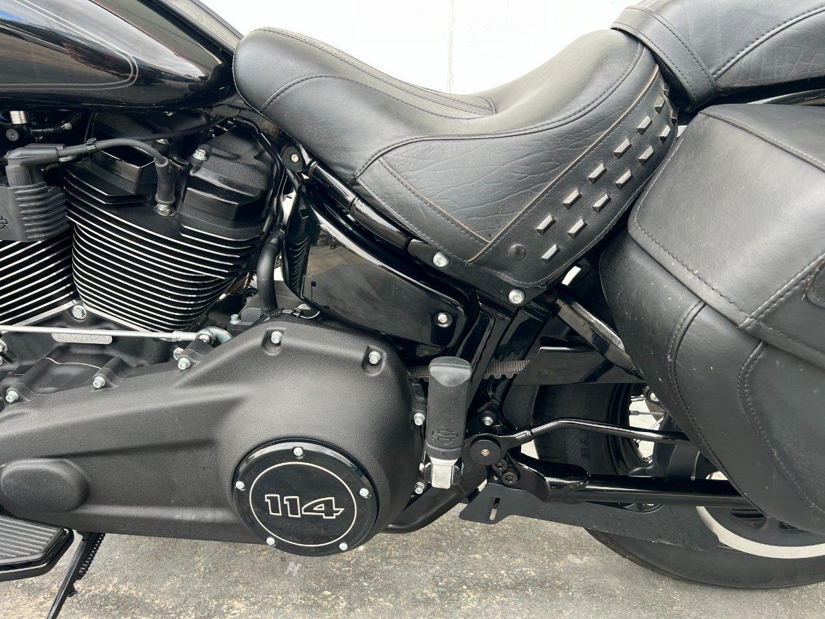 2023 HARLEY-DAVIDSON FLHCS HERITAGE CLASSIC 114 CRUISER