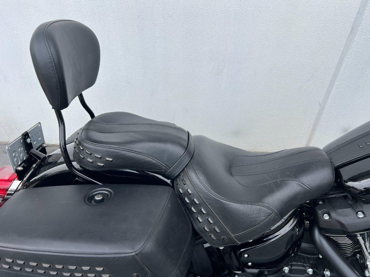 2023 HARLEY-DAVIDSON FLHCS HERITAGE CLASSIC 114 CRUISER