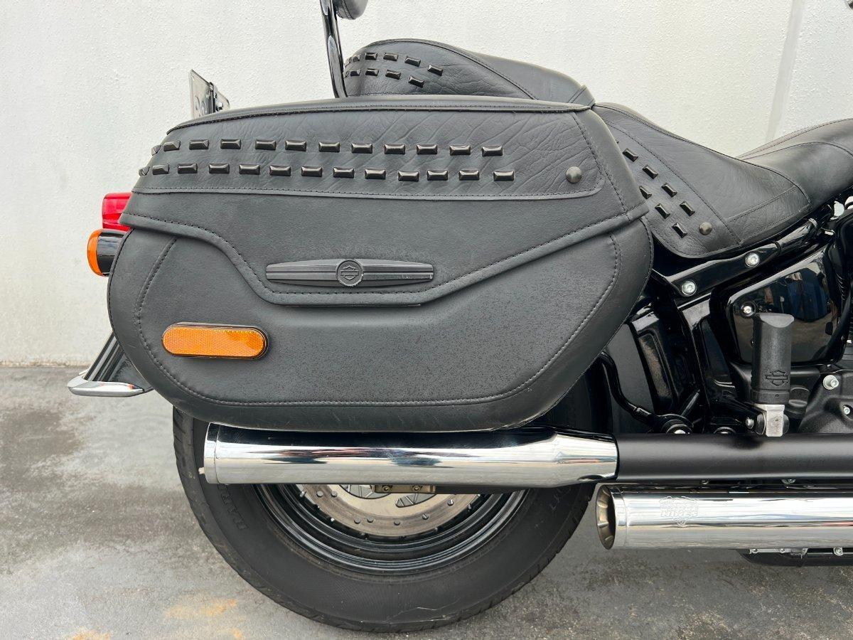 2023 HARLEY-DAVIDSON FLHCS HERITAGE CLASSIC 114 CRUISER